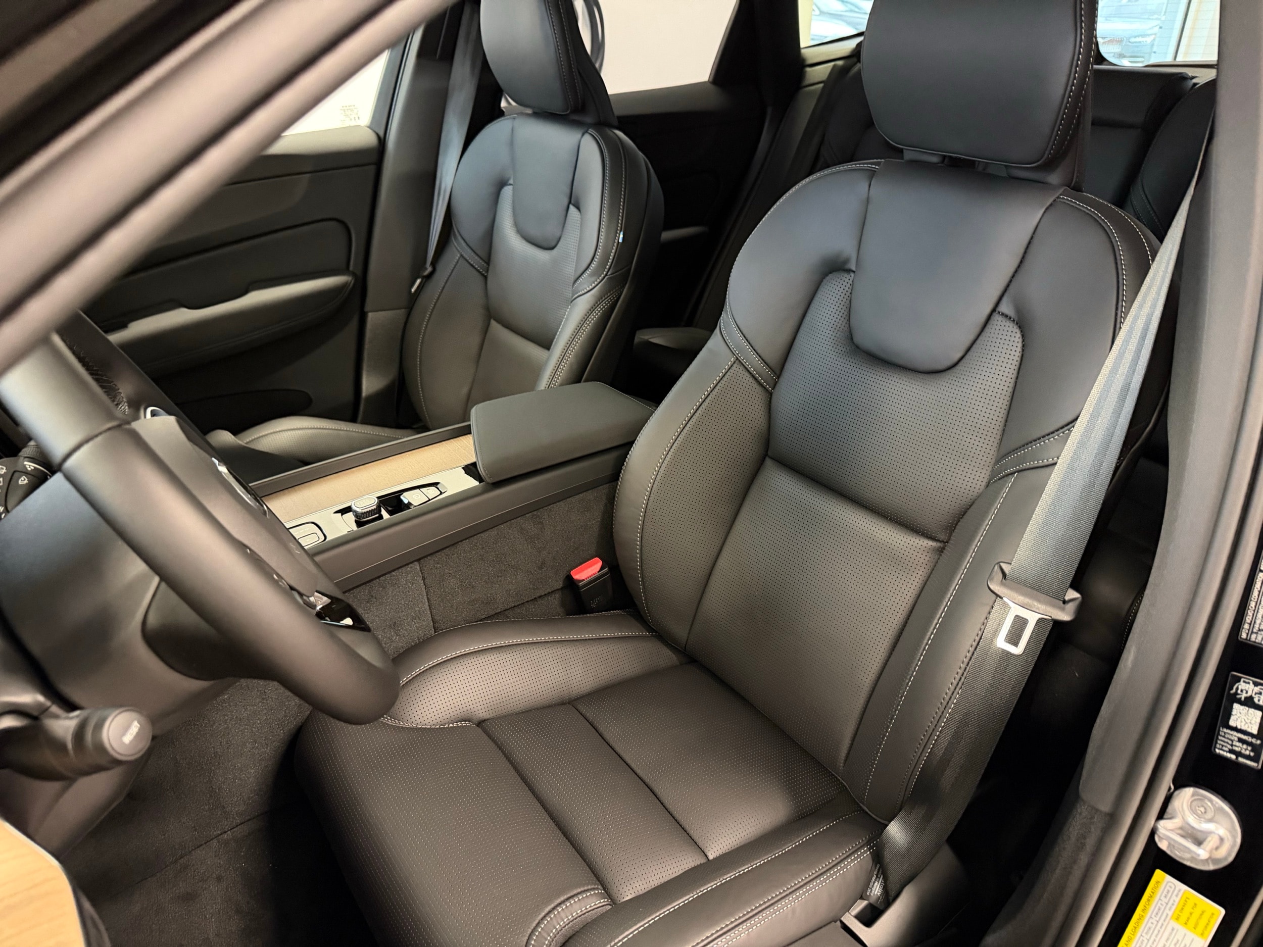 new 2026 Volvo XC60 plug-in hybrid car, priced at $75,235