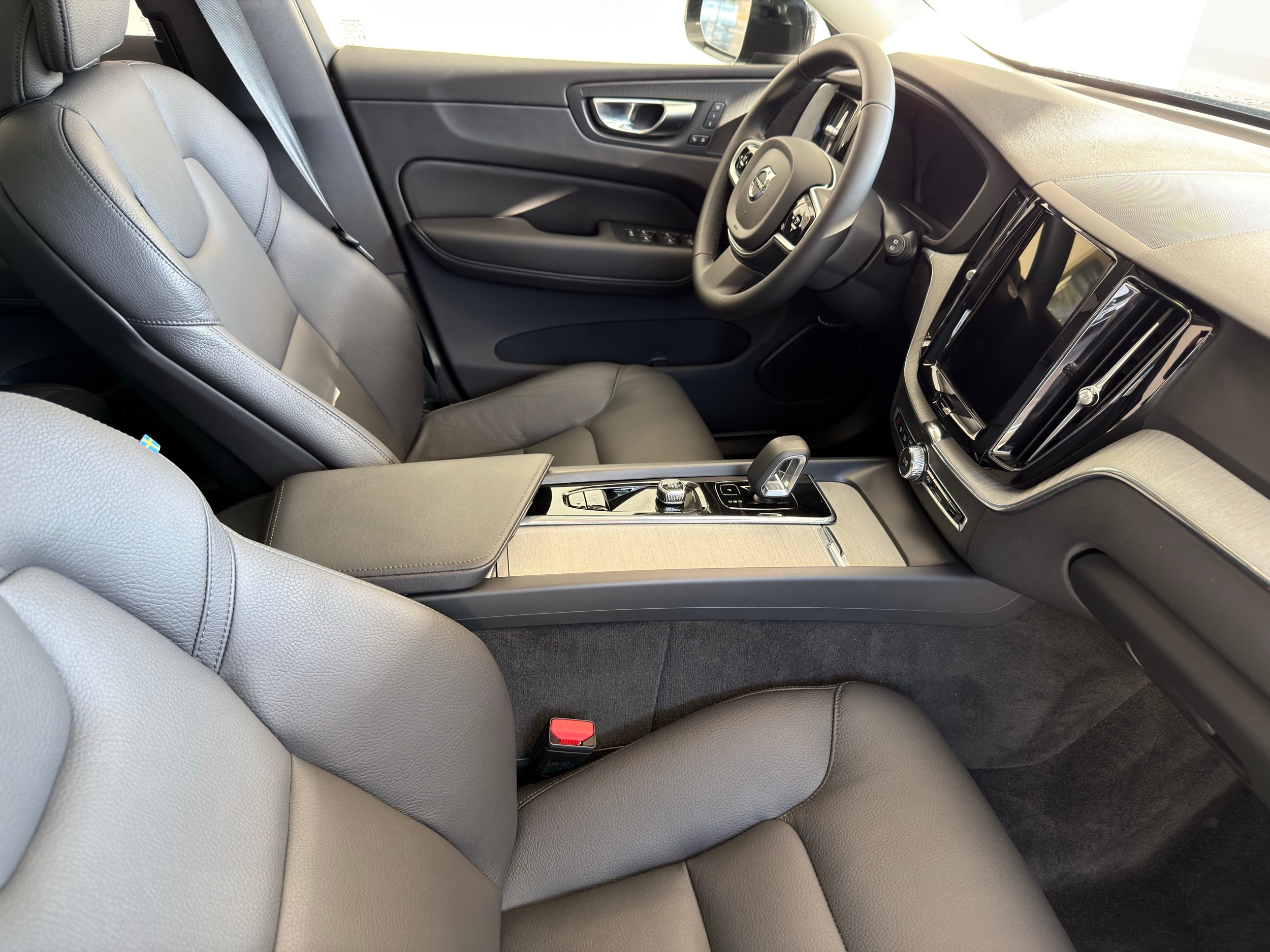 used 2025 Volvo XC60 car, priced at $41,700