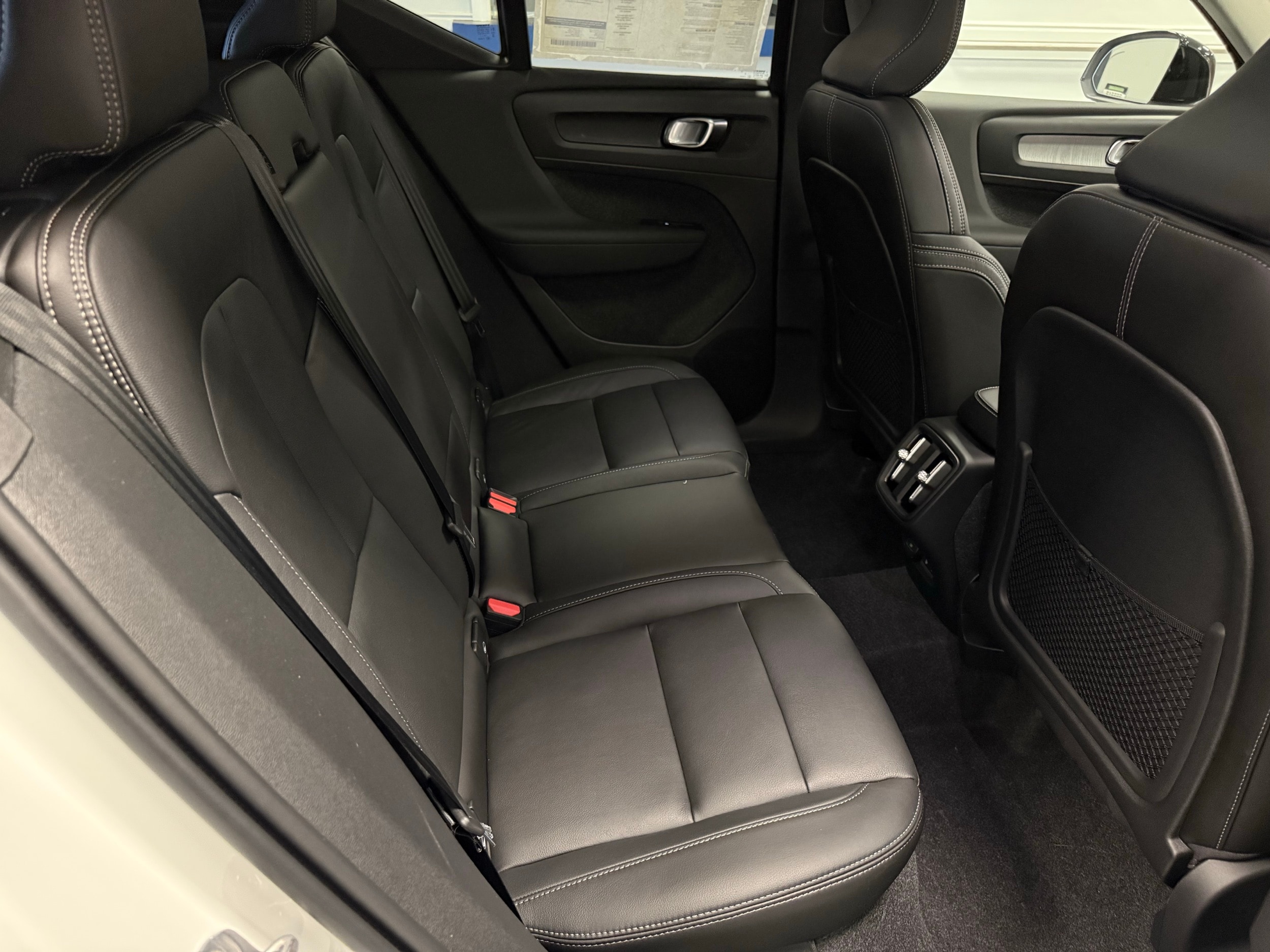 2026 Volvo XC40 Plus - Photo 33