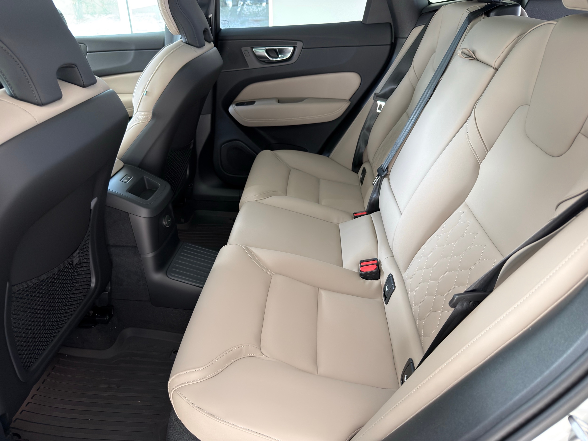 new 2026 Volvo XC60 plug-in hybrid car, priced at $69,285