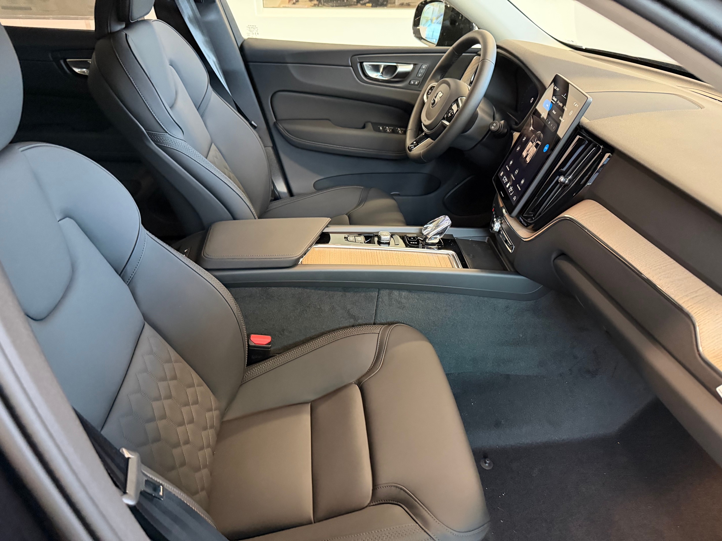 new 2026 Volvo XC60 car, priced at $57,985