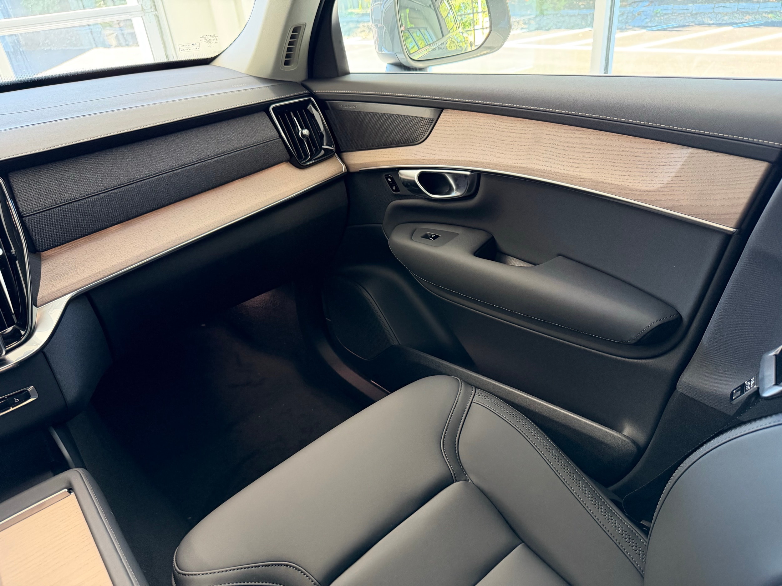 2026 Volvo XC90 Plus - Photo 24