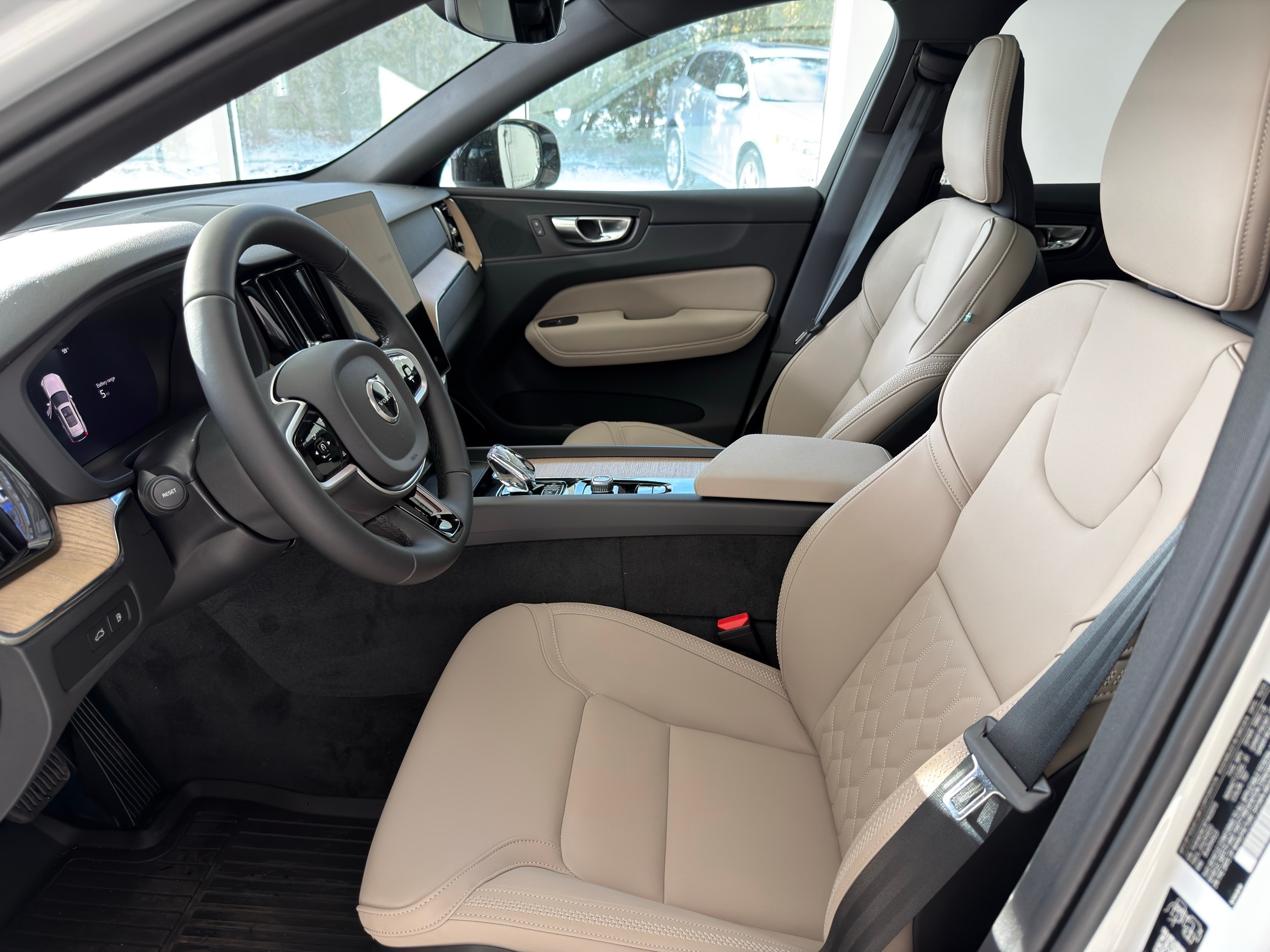 new 2026 Volvo XC60 plug-in hybrid car, priced at $69,285