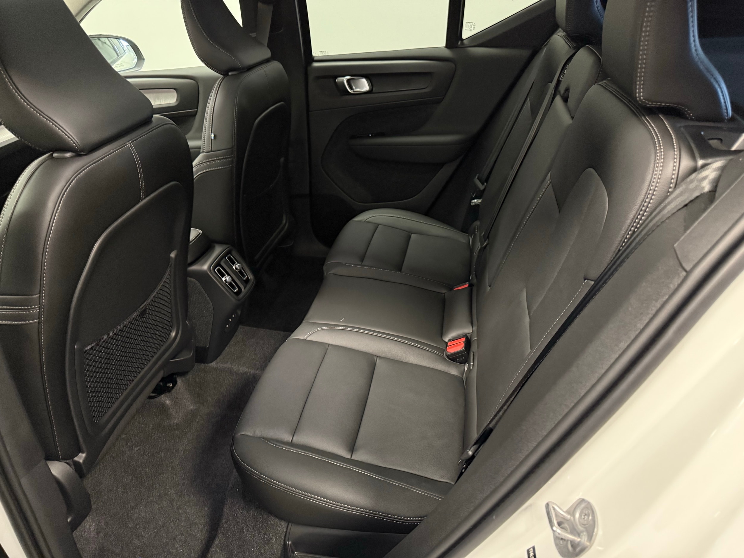 2026 Volvo XC40 Plus - Photo 34