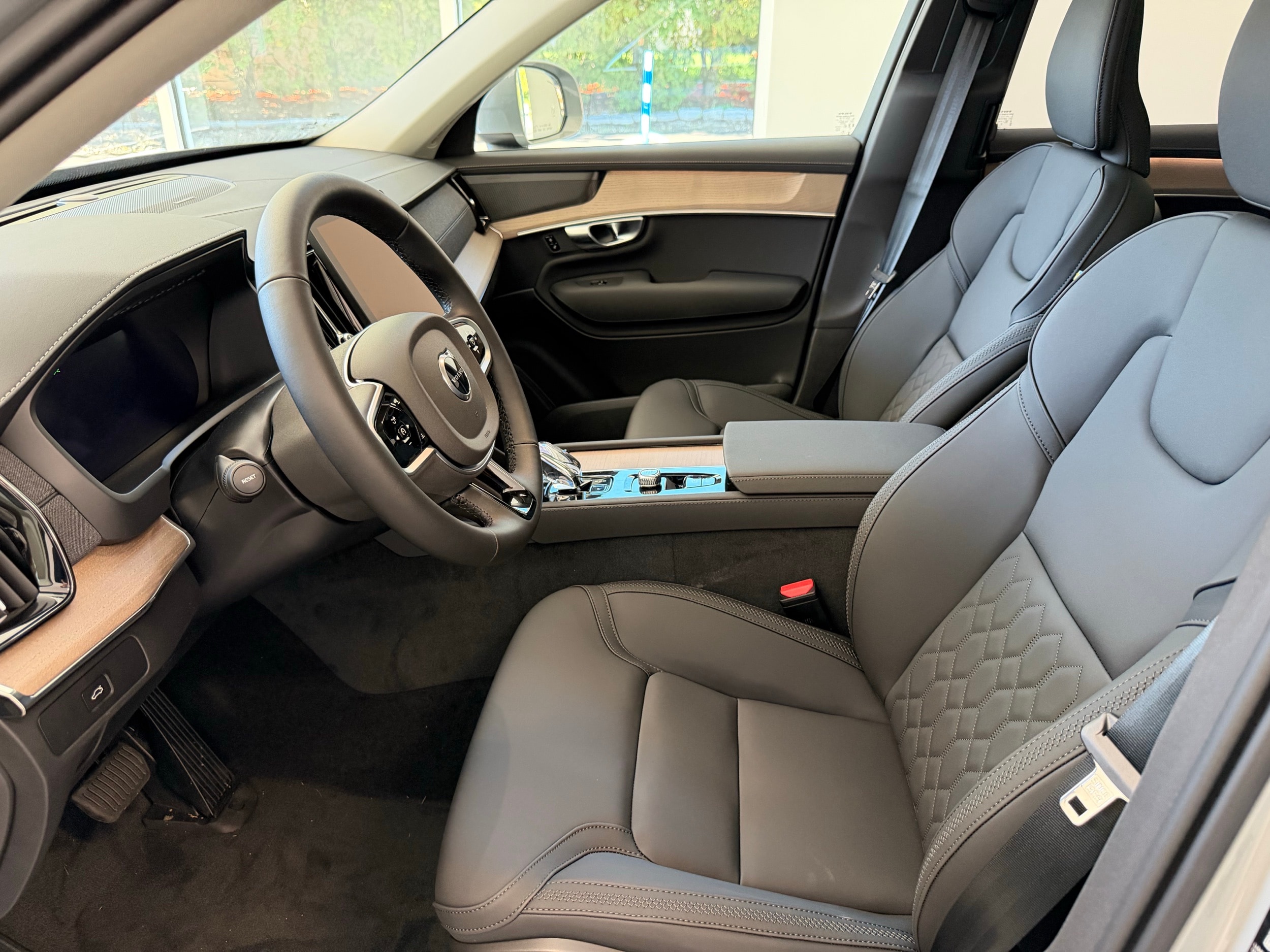 2026 Volvo XC90 Plus - Photo 13