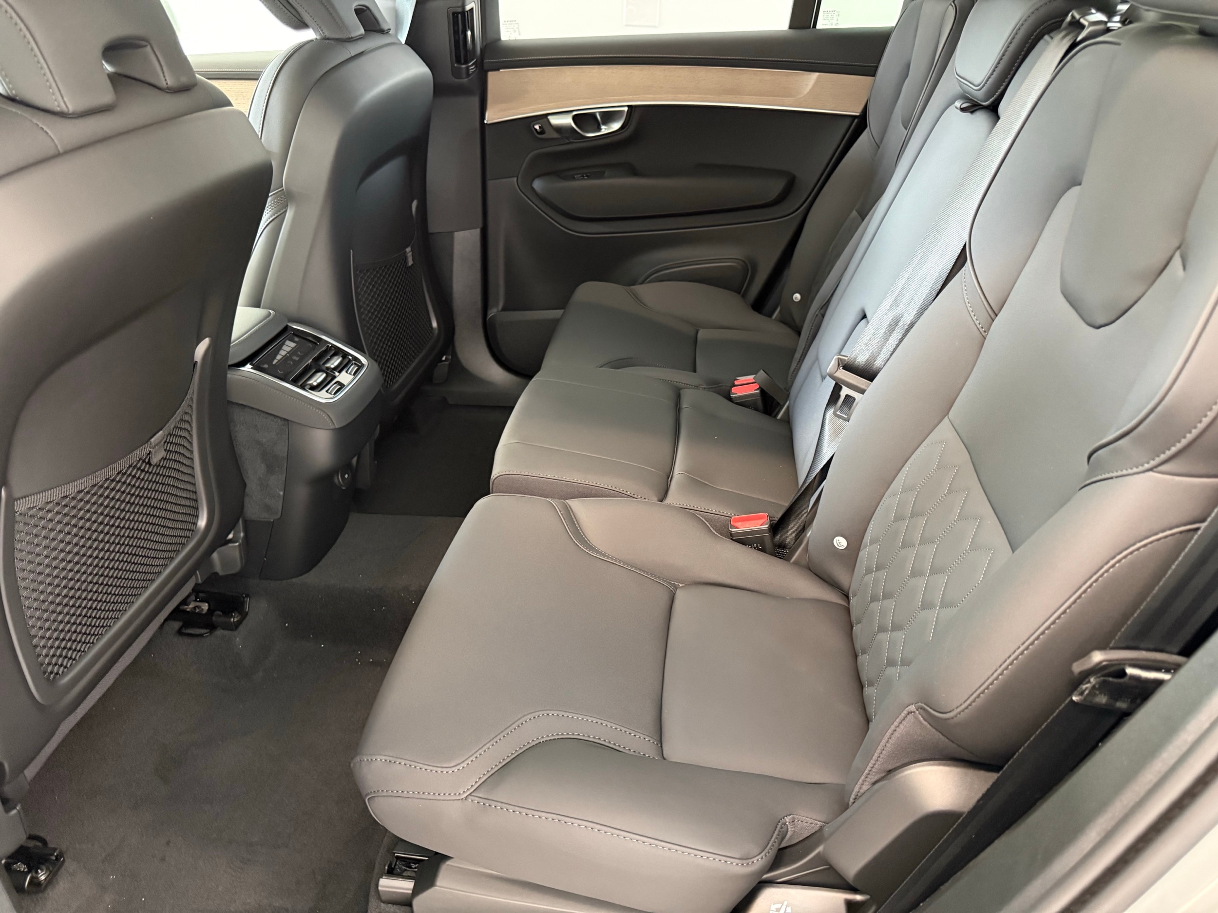 2026 Volvo XC90 Plus - Photo 24