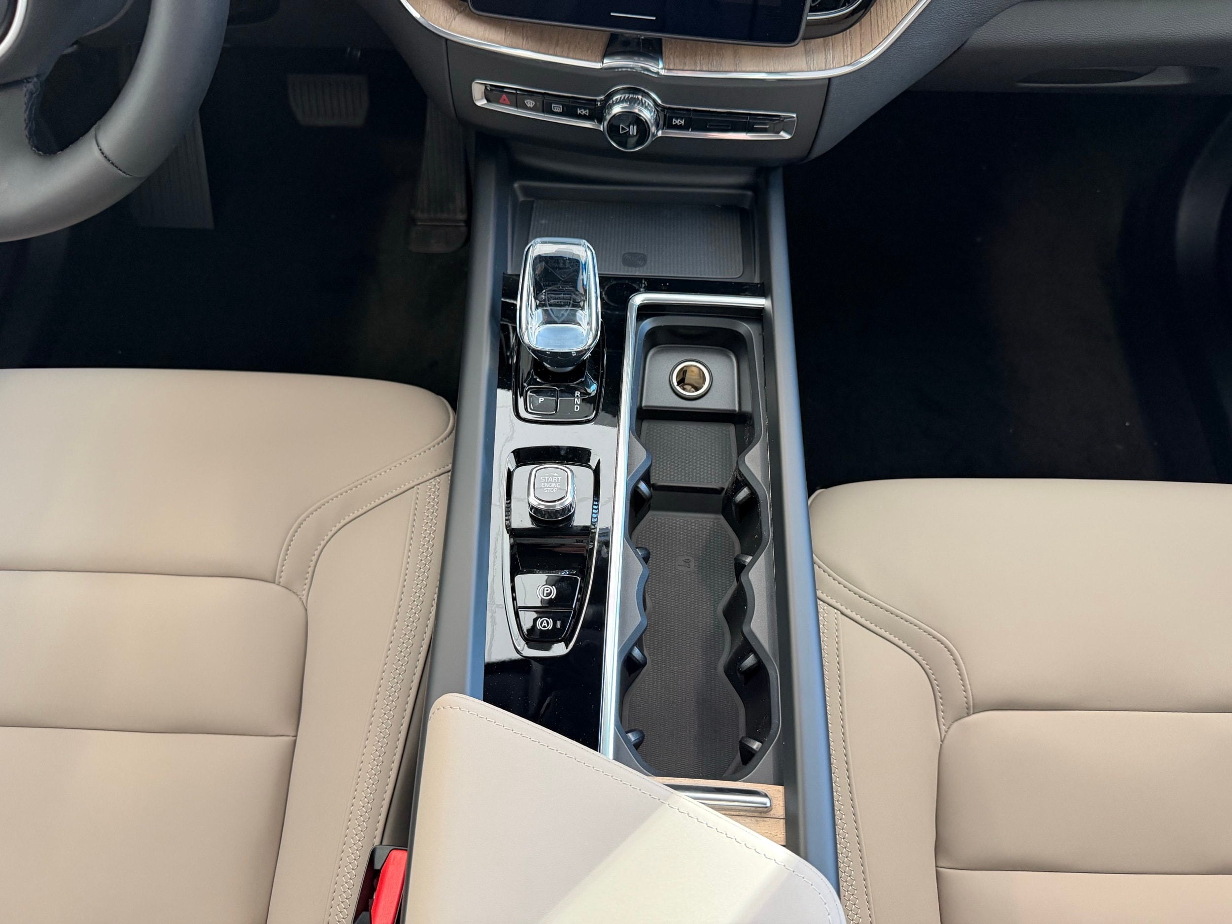 new 2026 Volvo XC60 car, priced at $57,985