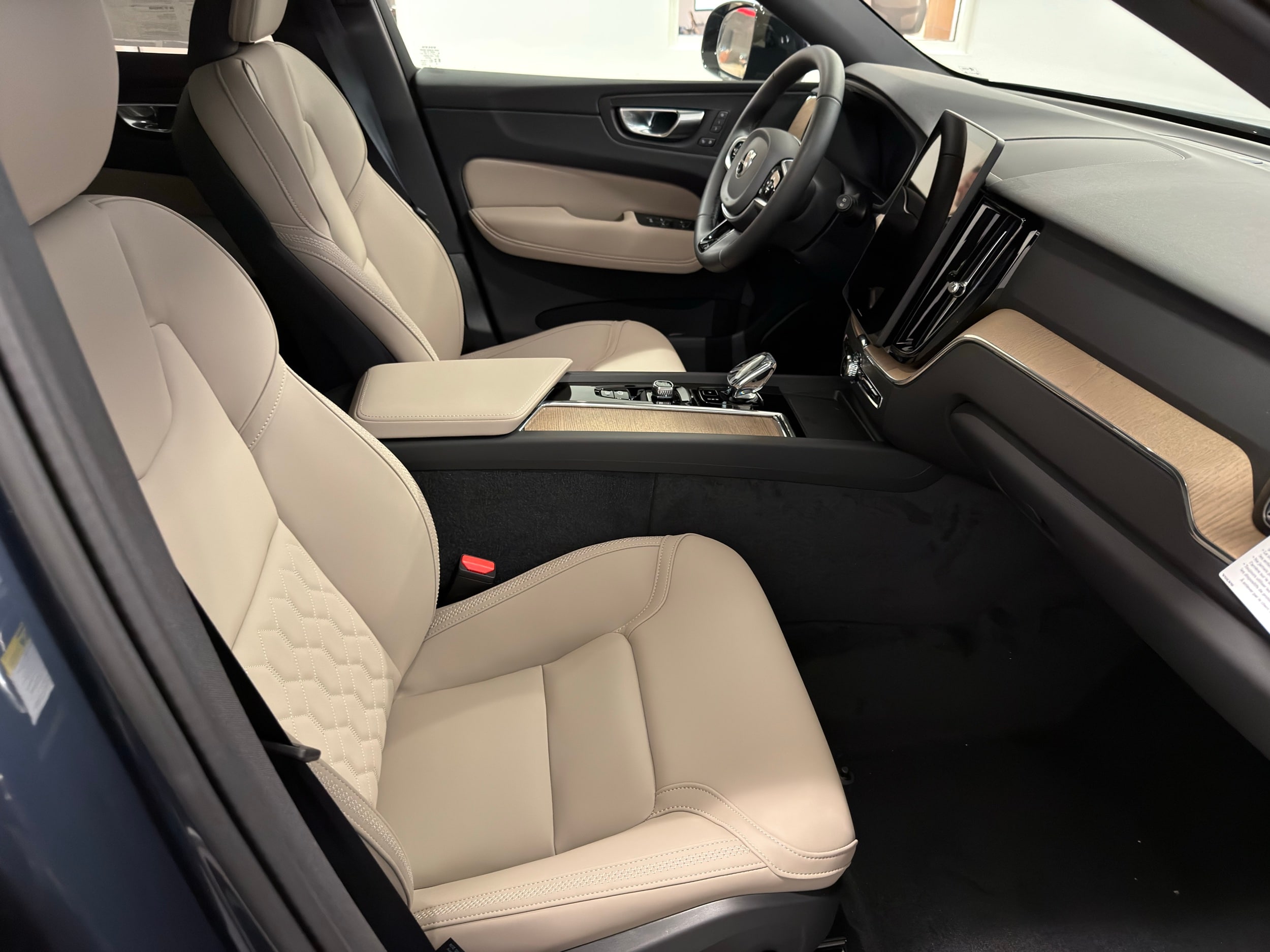 new 2026 Volvo XC60 car, priced at $57,985