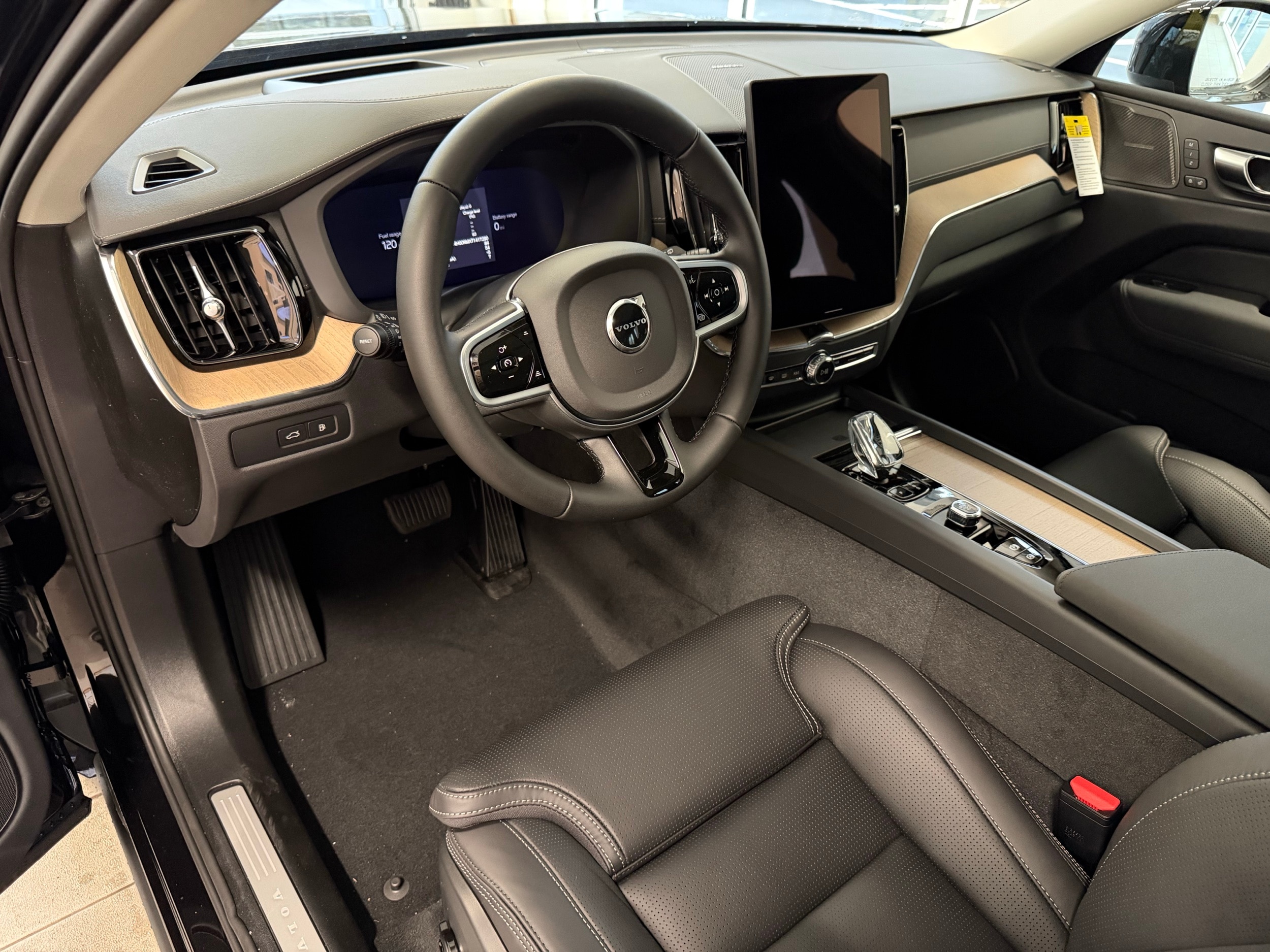 new 2026 Volvo XC60 plug-in hybrid car, priced at $75,235