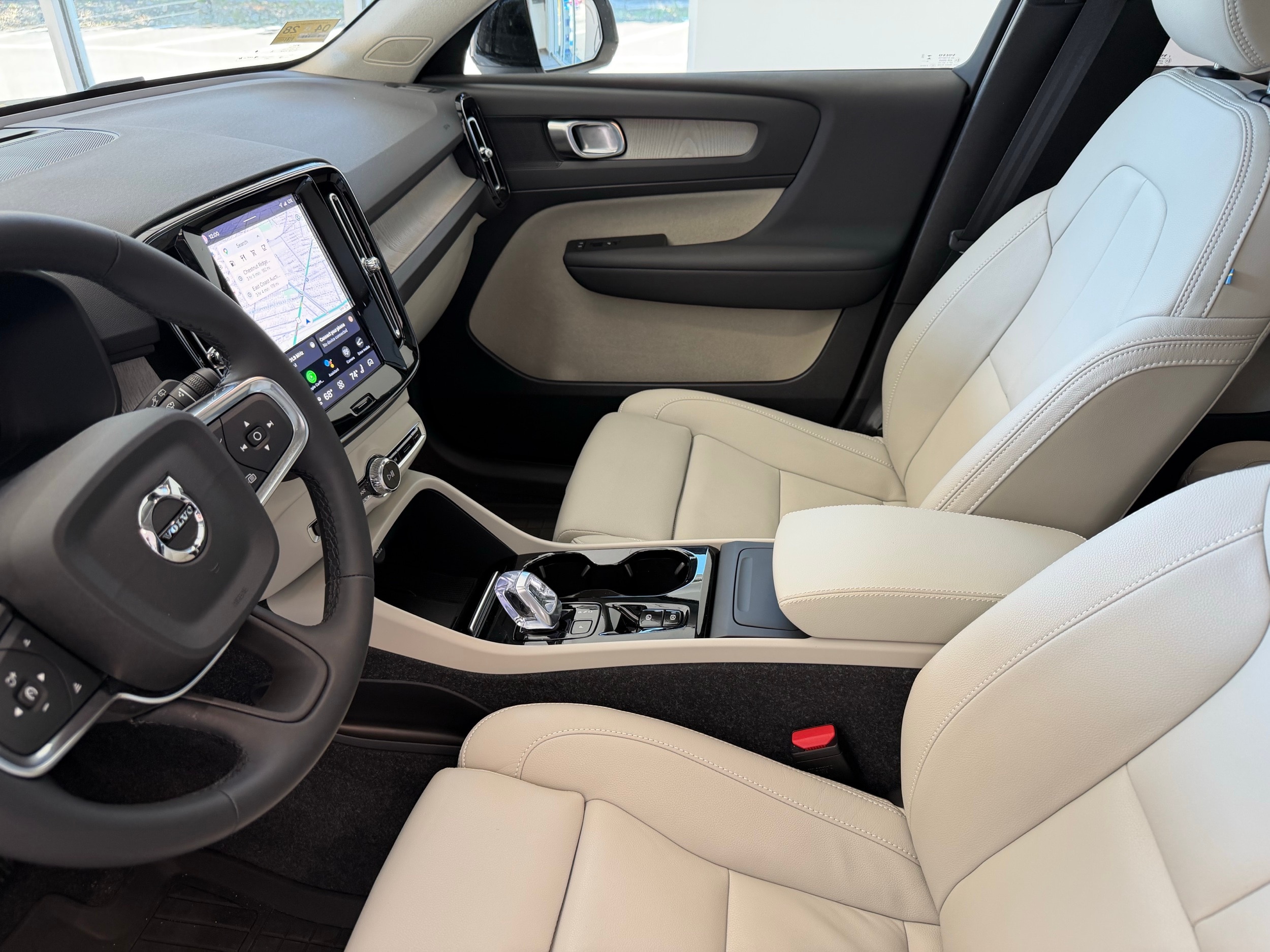 used 2025 Volvo XC40 car, priced at $38,500