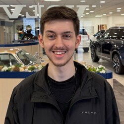 Staff member Seth Goldman from ID_91015aa0e77c