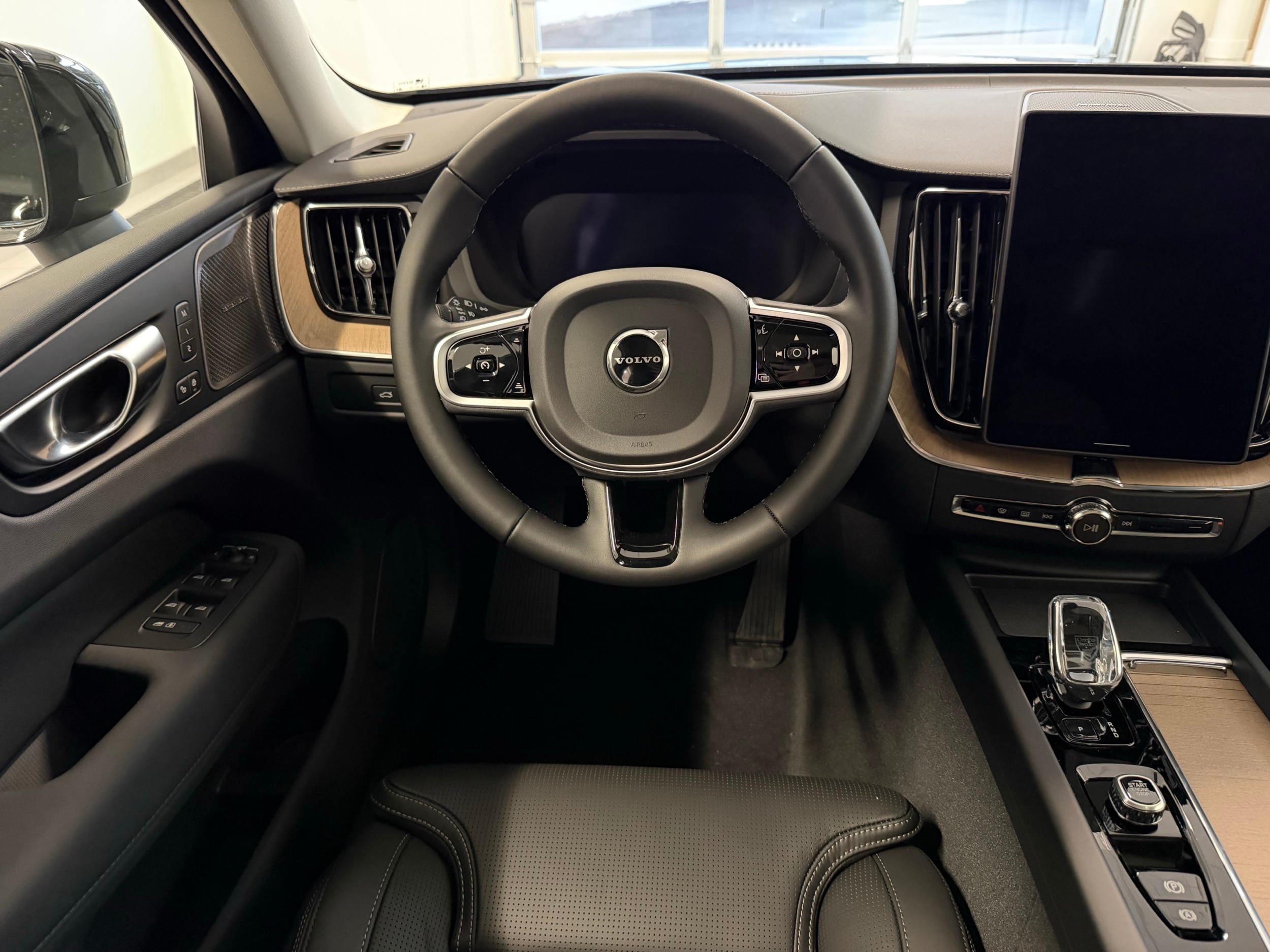 new 2026 Volvo XC60 plug-in hybrid car, priced at $75,235