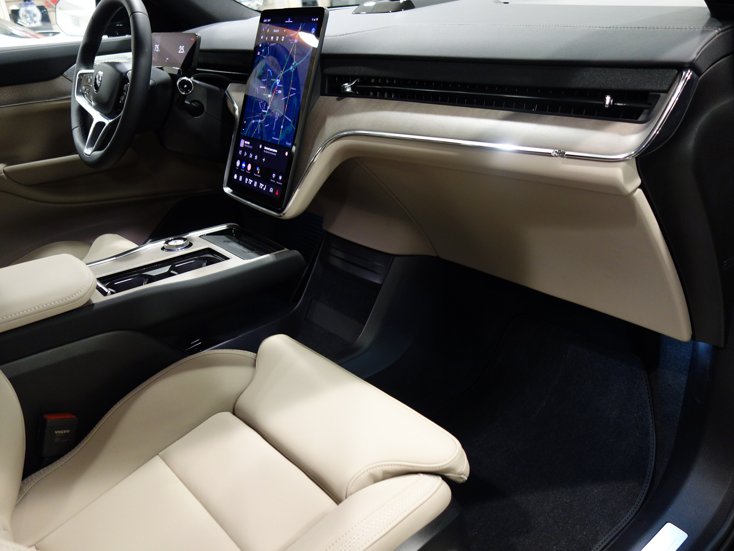 new 2025 Volvo EX90 car, priced at $90,140