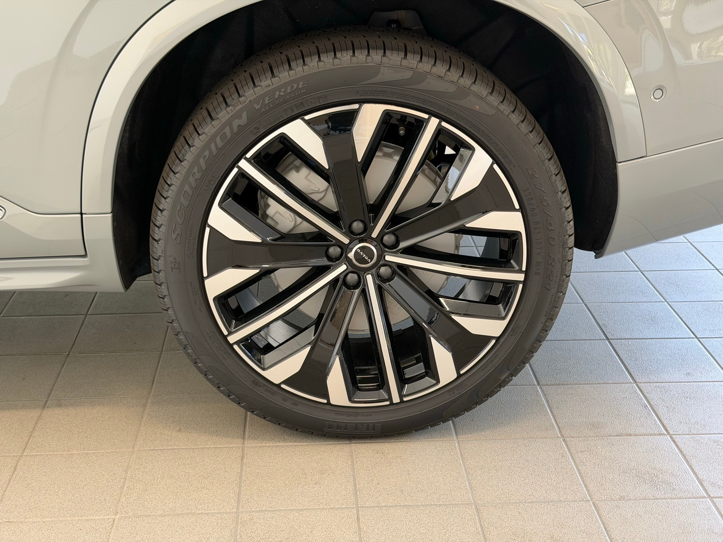 2026 Volvo XC90 Plus - Photo 9