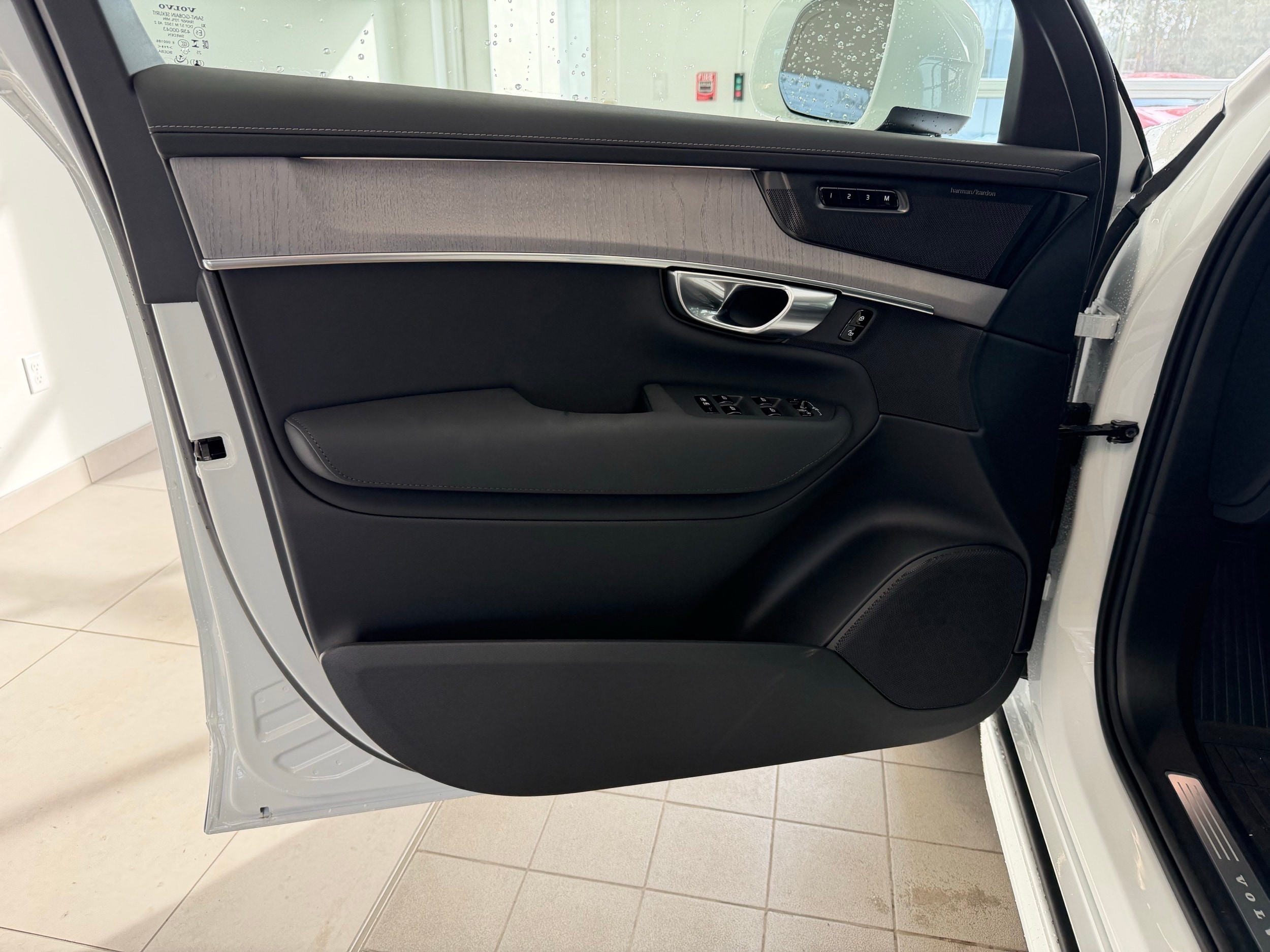 new 2026 Volvo XC90 plug-in hybrid car, priced at $86,000