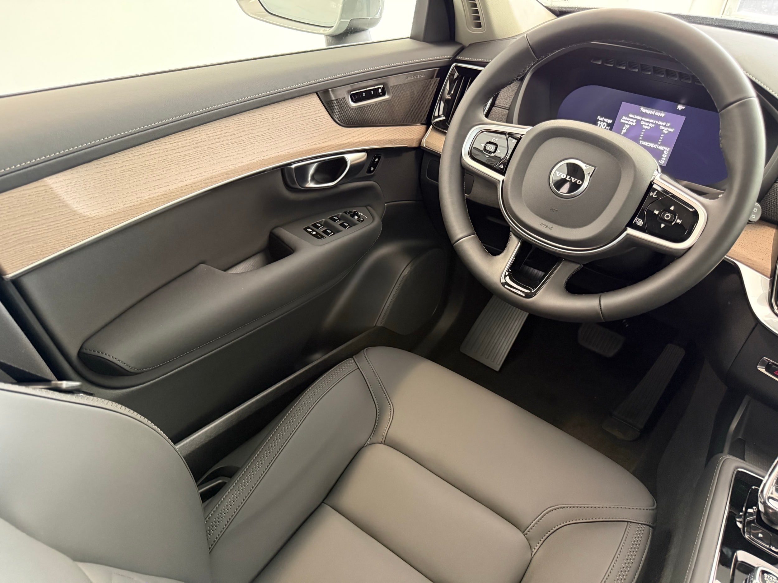 2026 Volvo XC90 Plus - Photo 17