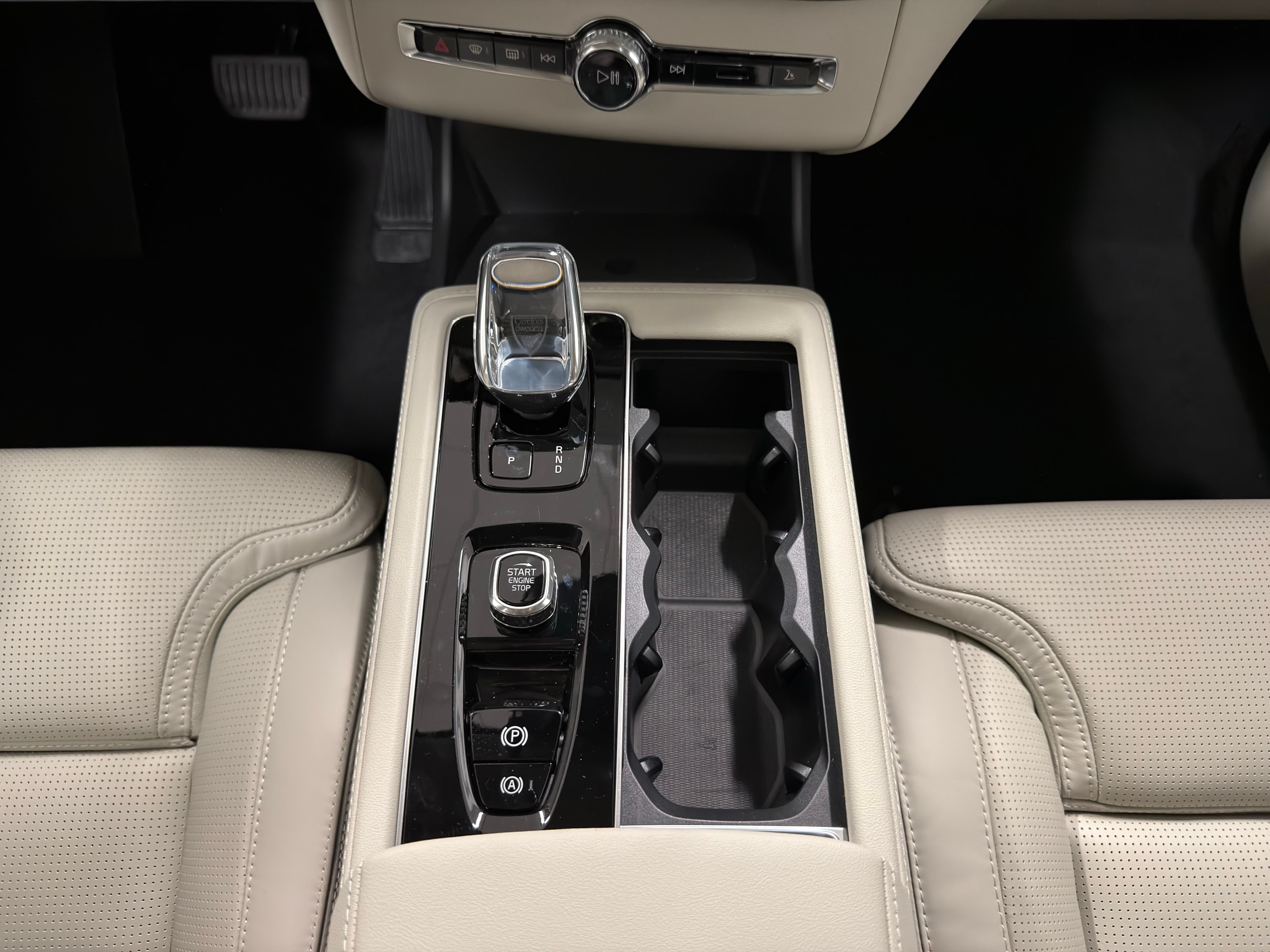 new 2026 Volvo XC90 plug-in hybrid car, priced at $86,200