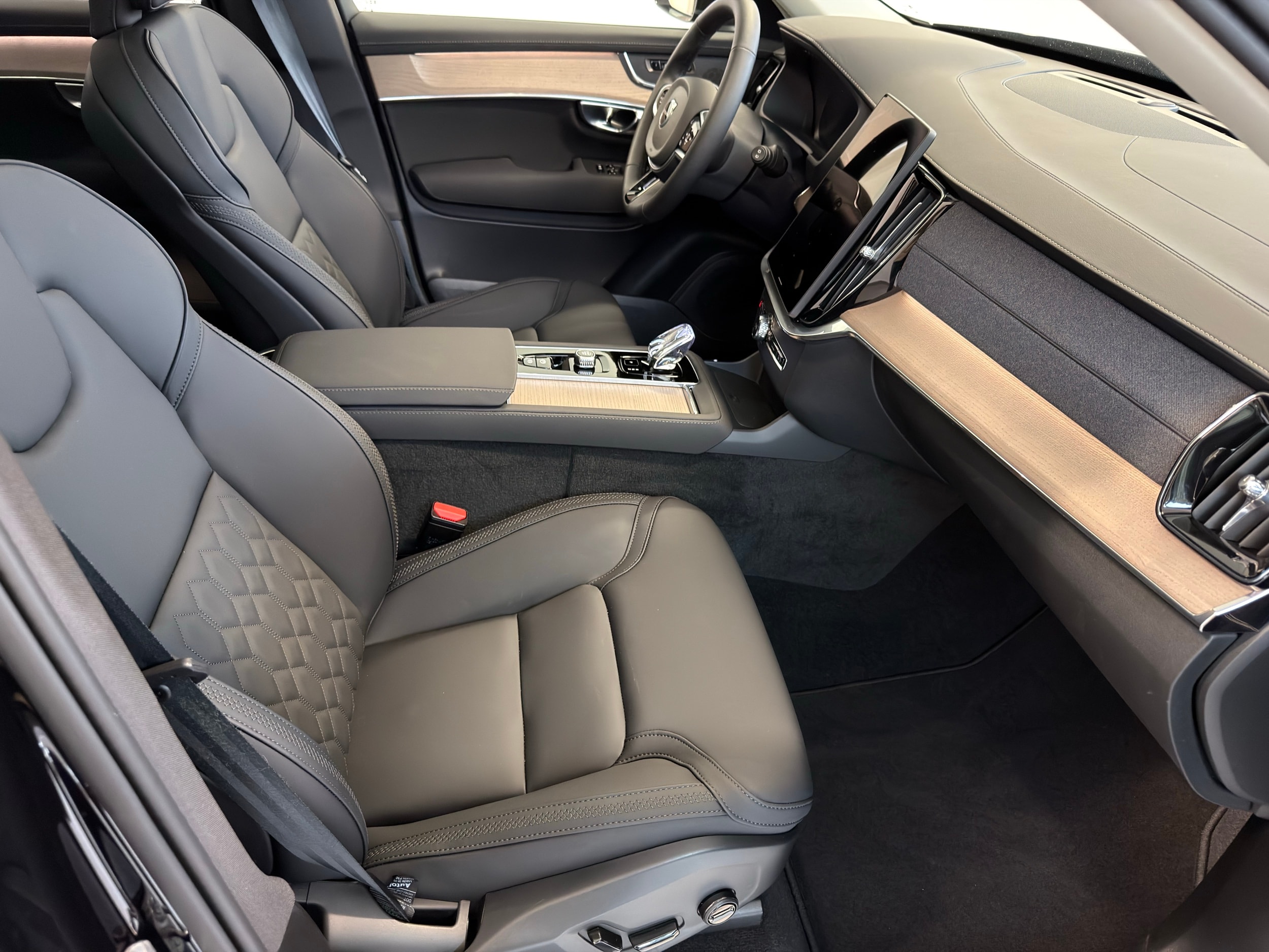 used 2025 Volvo XC90 car, priced at $57,500