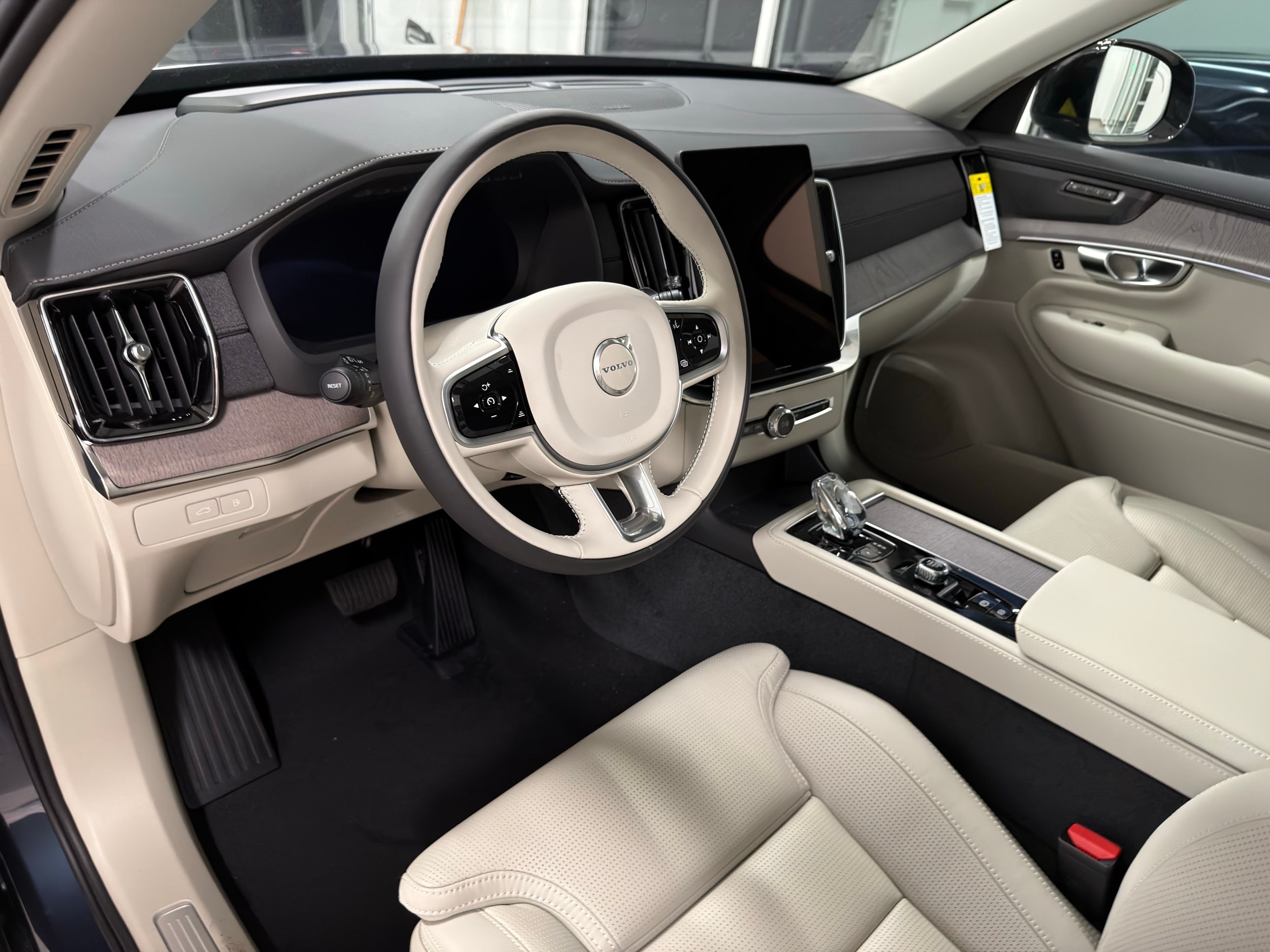 new 2026 Volvo XC90 plug-in hybrid car, priced at $86,200