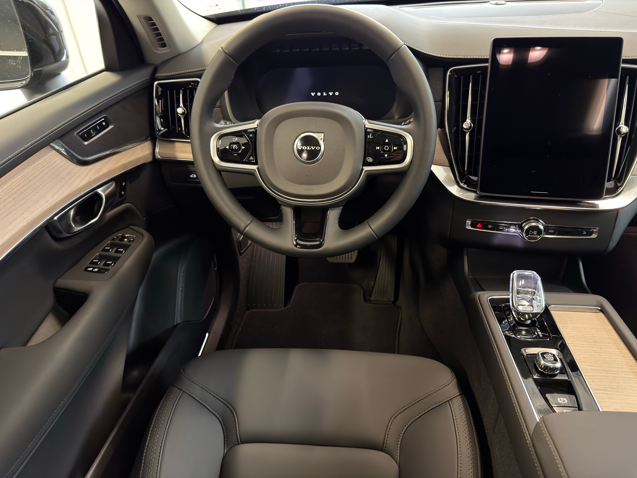 used 2025 Volvo XC90 car, priced at $57,500