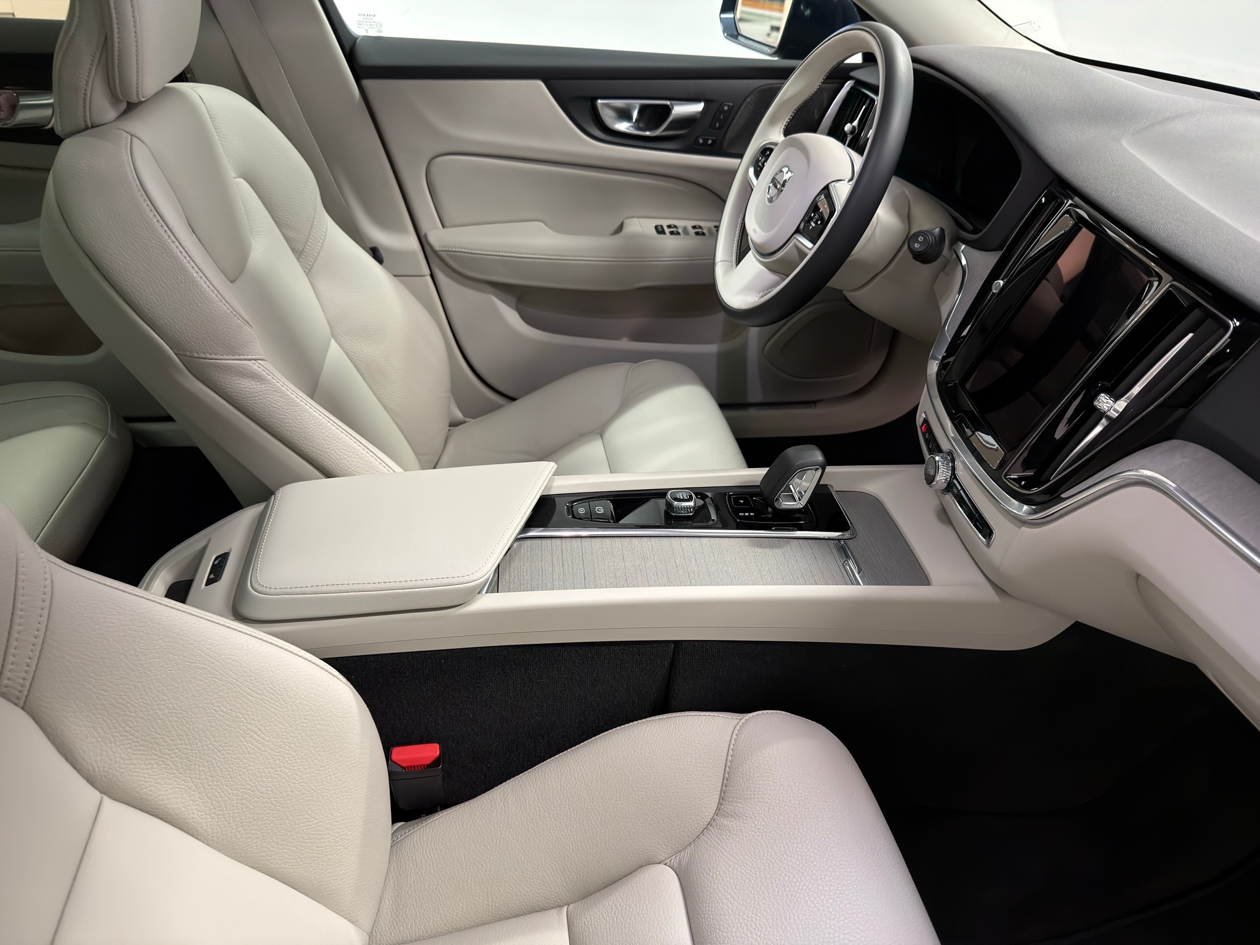 used 2025 Volvo V60 Cross Country car, priced at $41,500