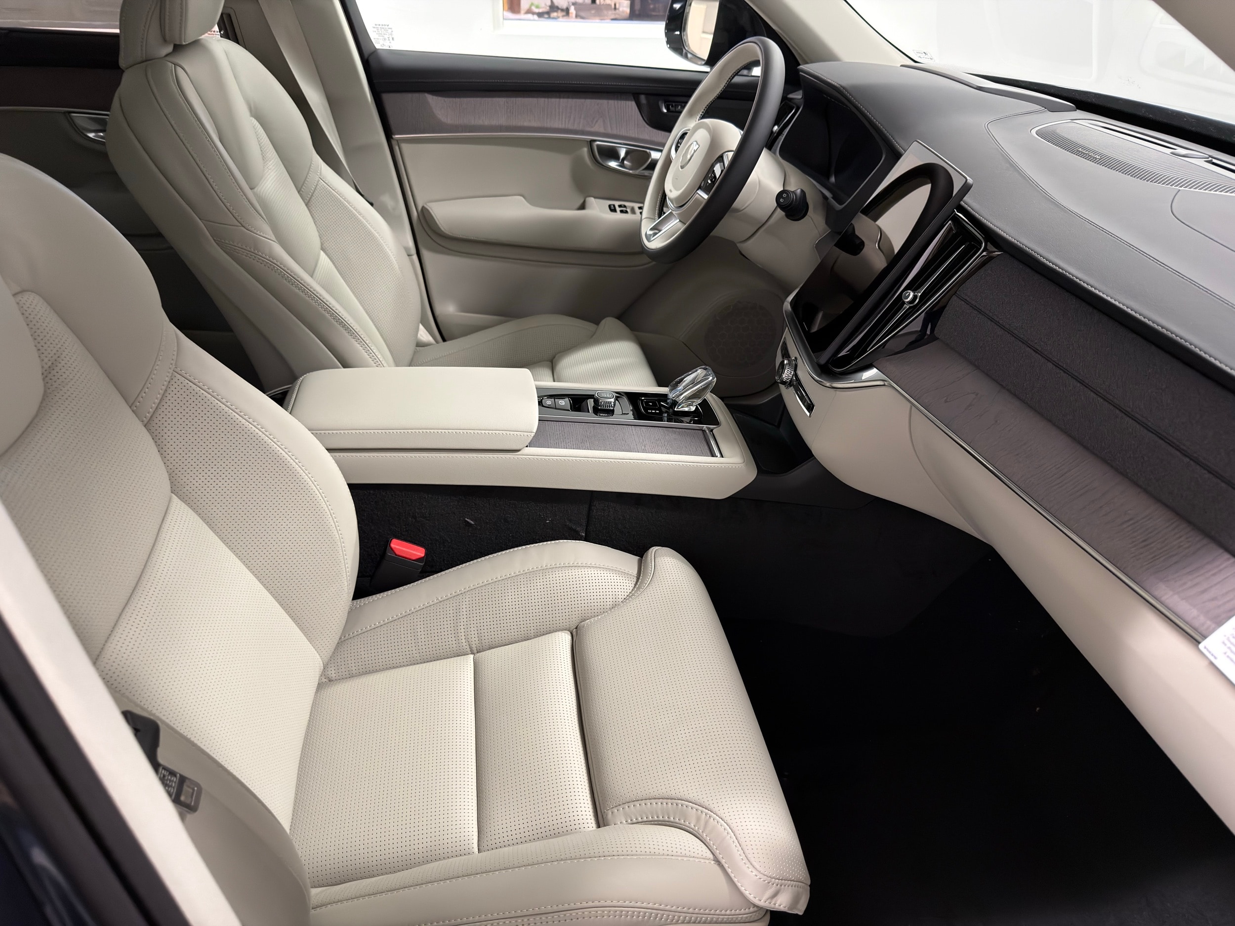 new 2026 Volvo XC90 plug-in hybrid car, priced at $86,200