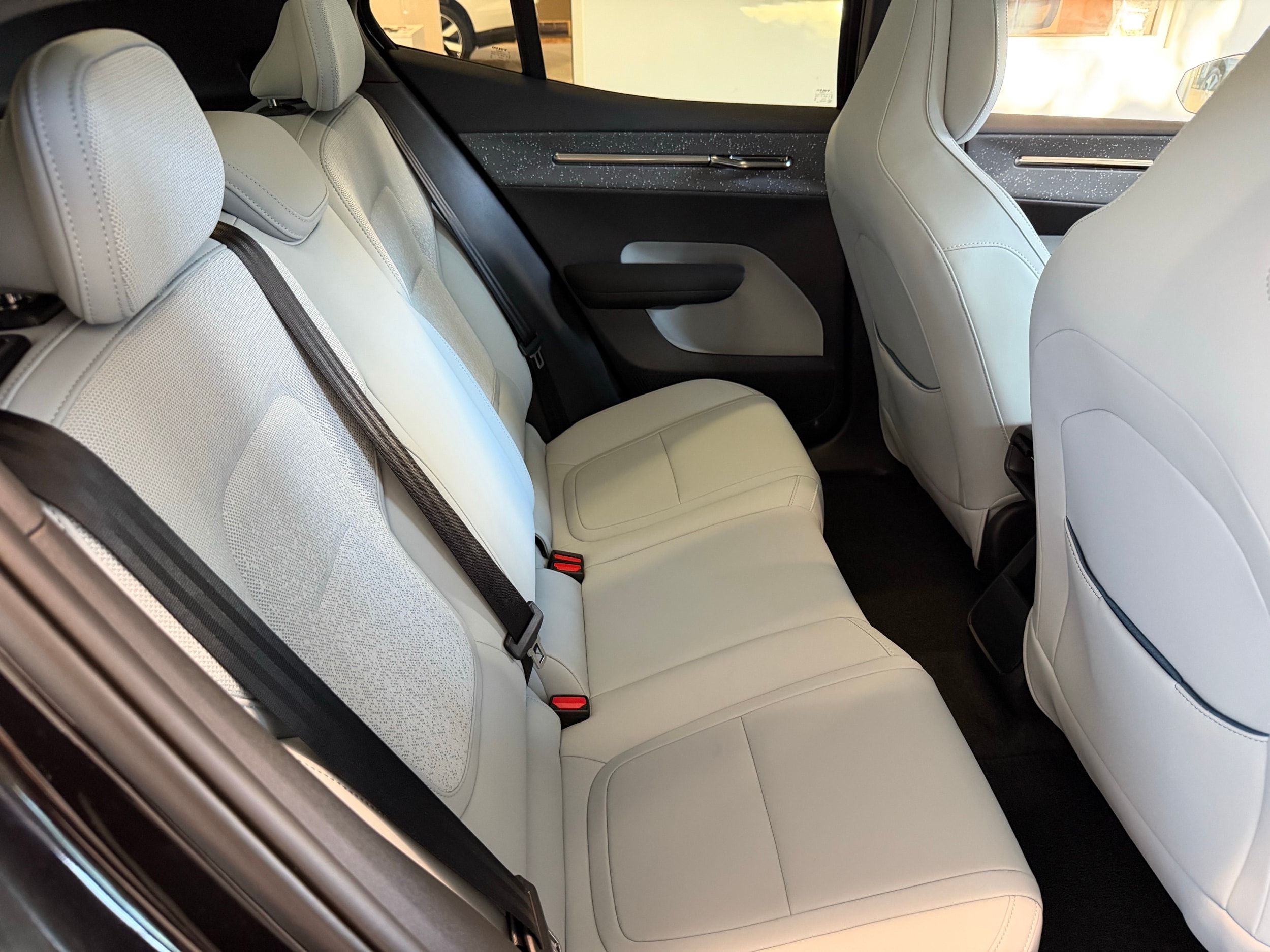 2026 Volvo EX30 Ultra - Photo 34