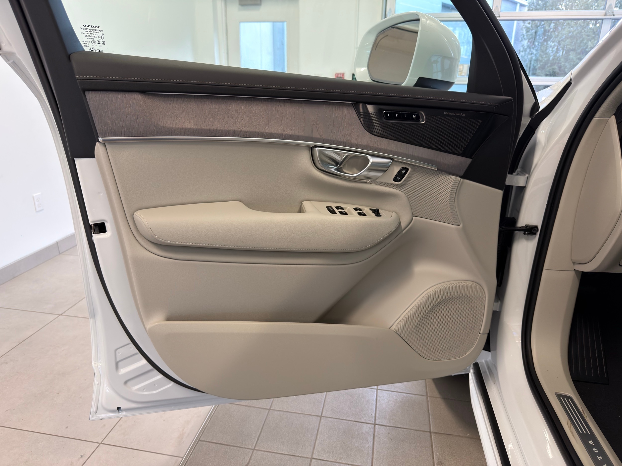 new 2026 Volvo XC90 plug-in hybrid car, priced at $85,625