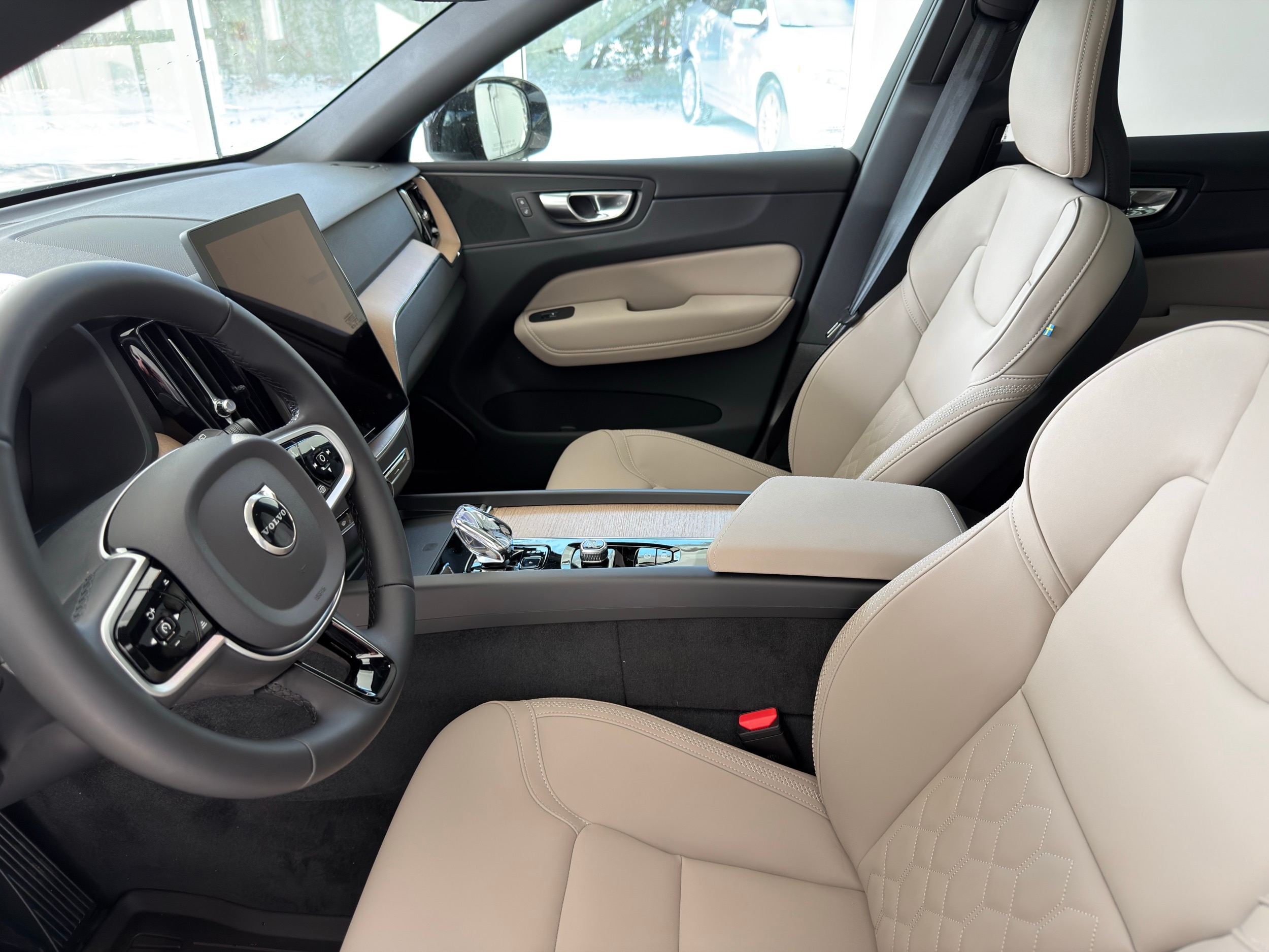 new 2026 Volvo XC60 plug-in hybrid car, priced at $69,285