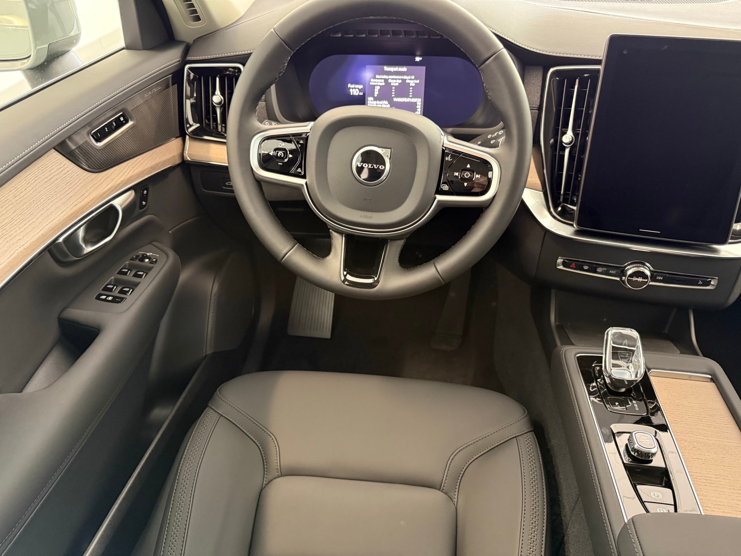 2026 Volvo XC90 Plus - Photo 16