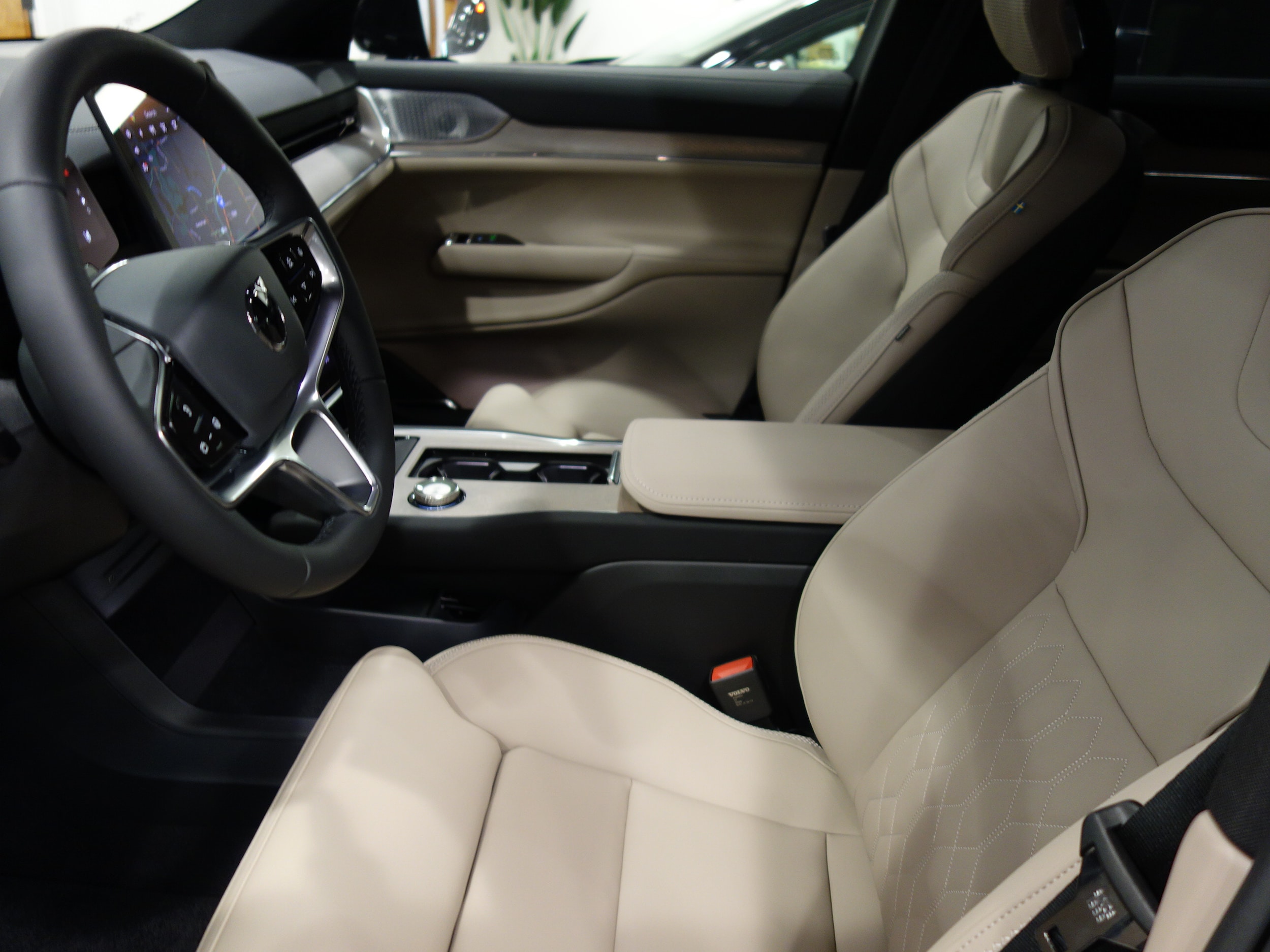 new 2025 Volvo EX90 car, priced at $90,140