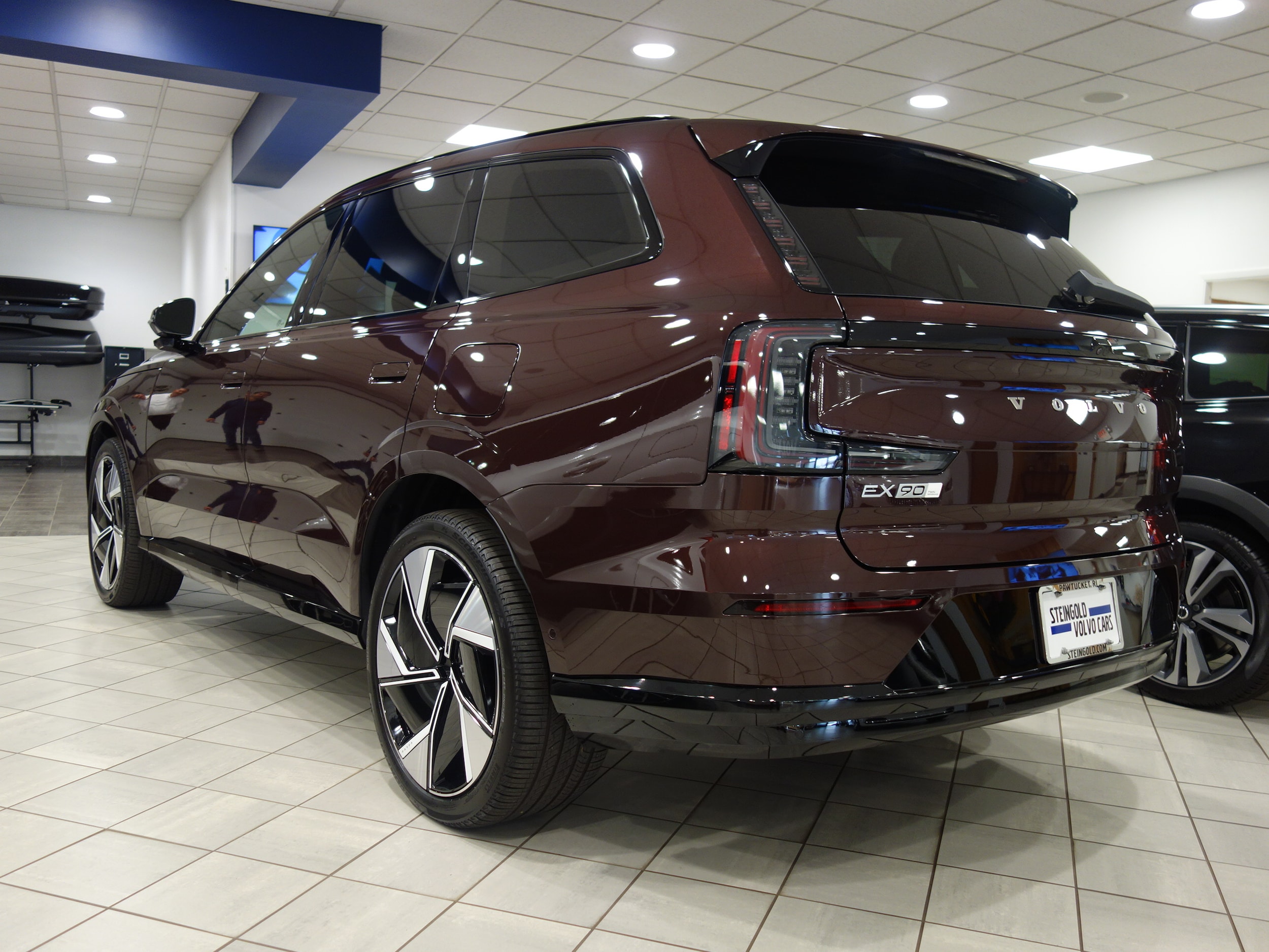 new 2025 Volvo EX90 car, priced at $90,140