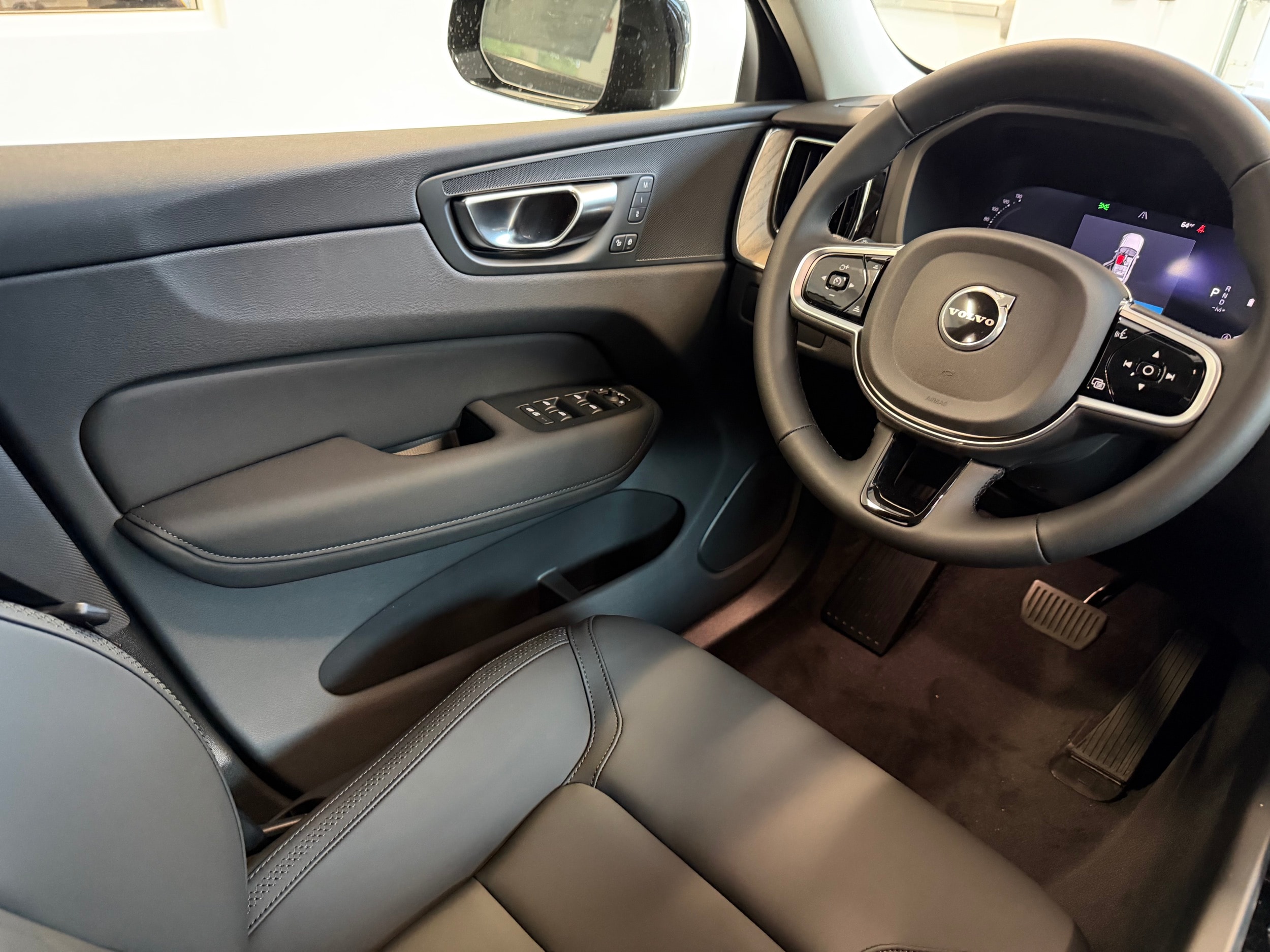 new 2026 Volvo XC60 car, priced at $57,985