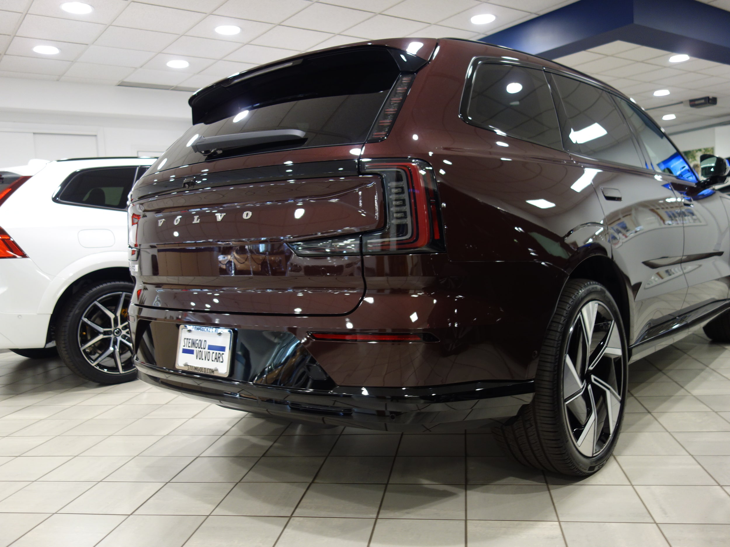 new 2025 Volvo EX90 car, priced at $90,140