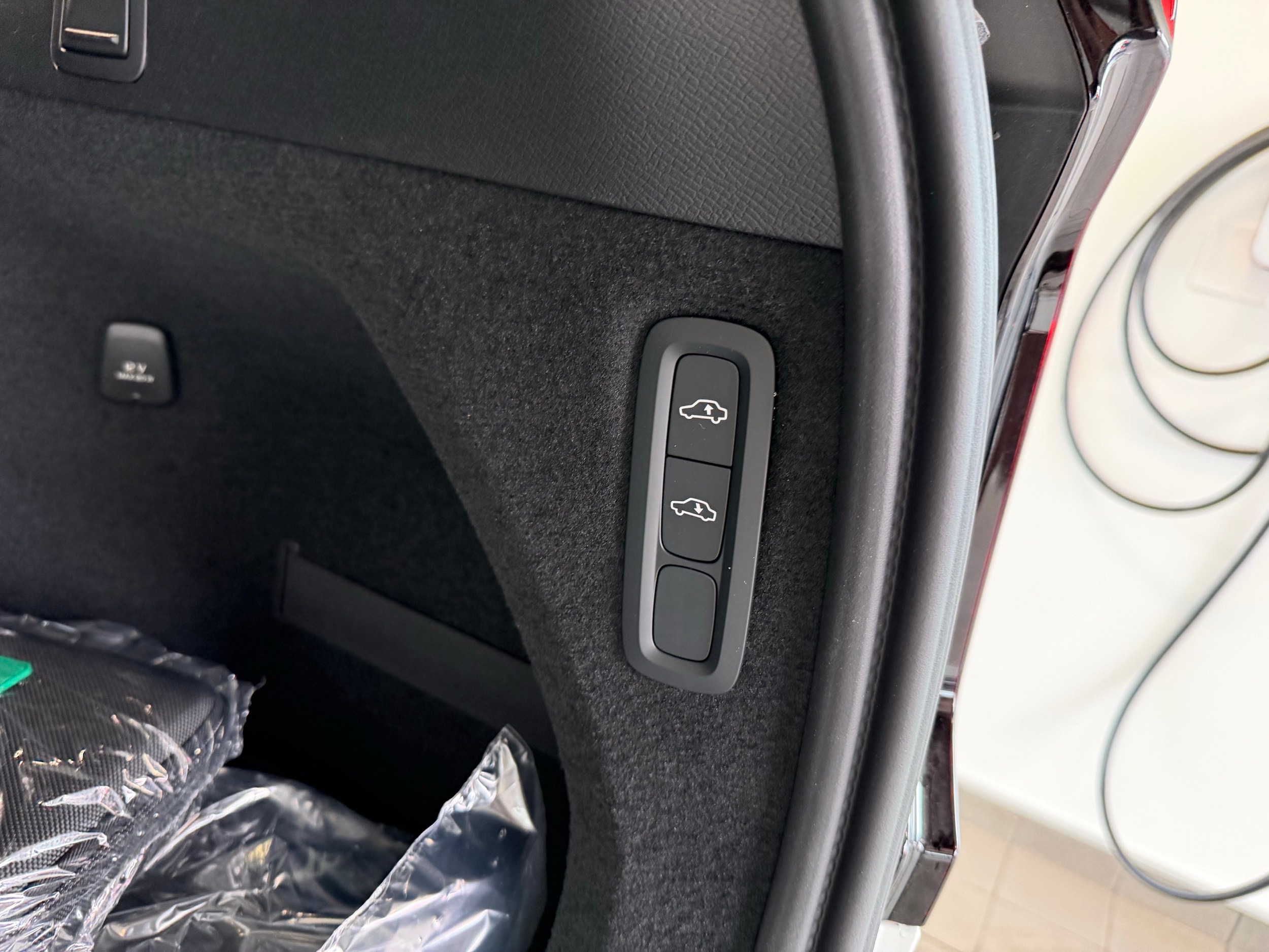 new 2026 Volvo XC90 plug-in hybrid car, priced at $84,180