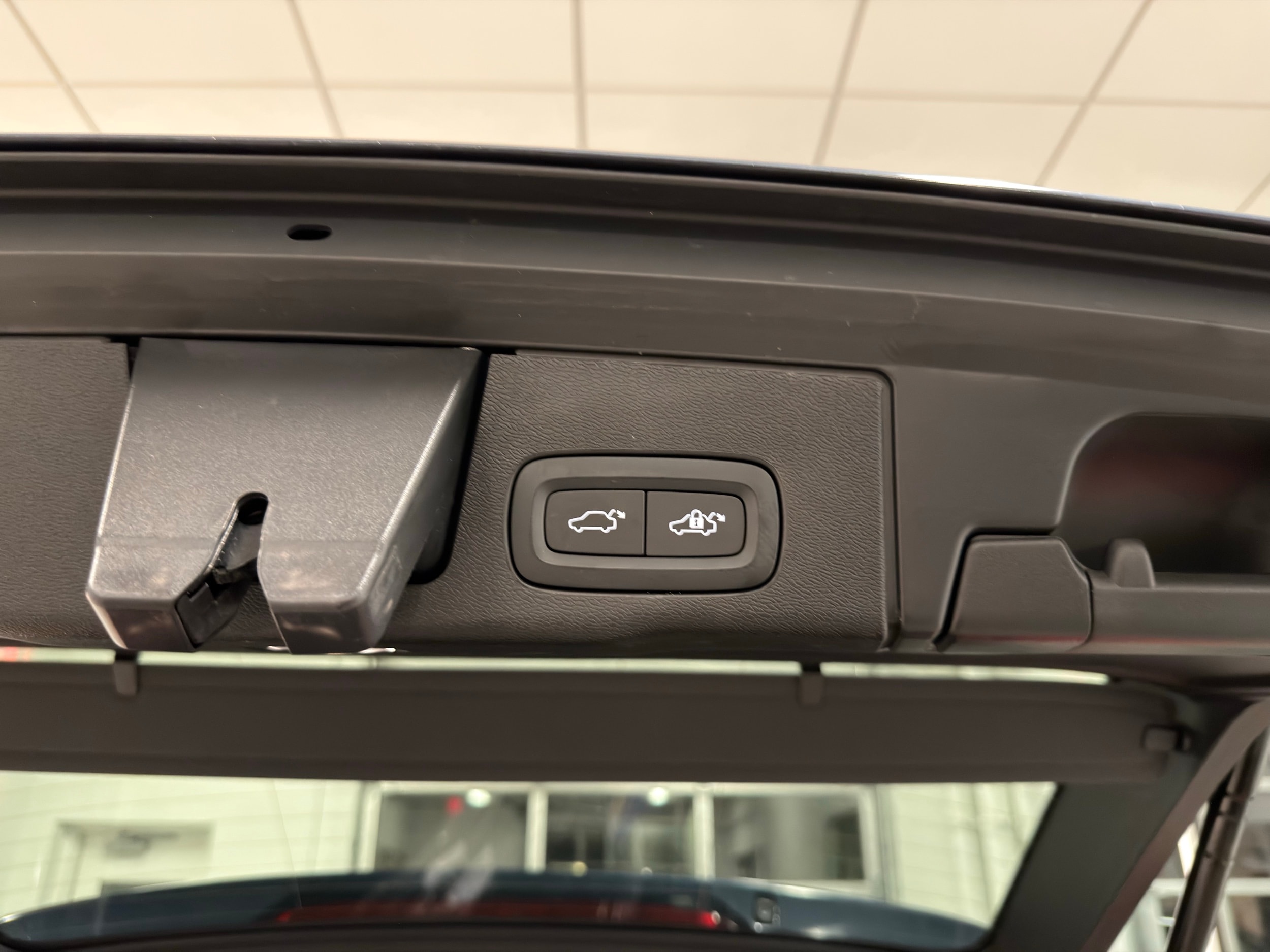 used 2023 Volvo XC60 car, priced at $39,500