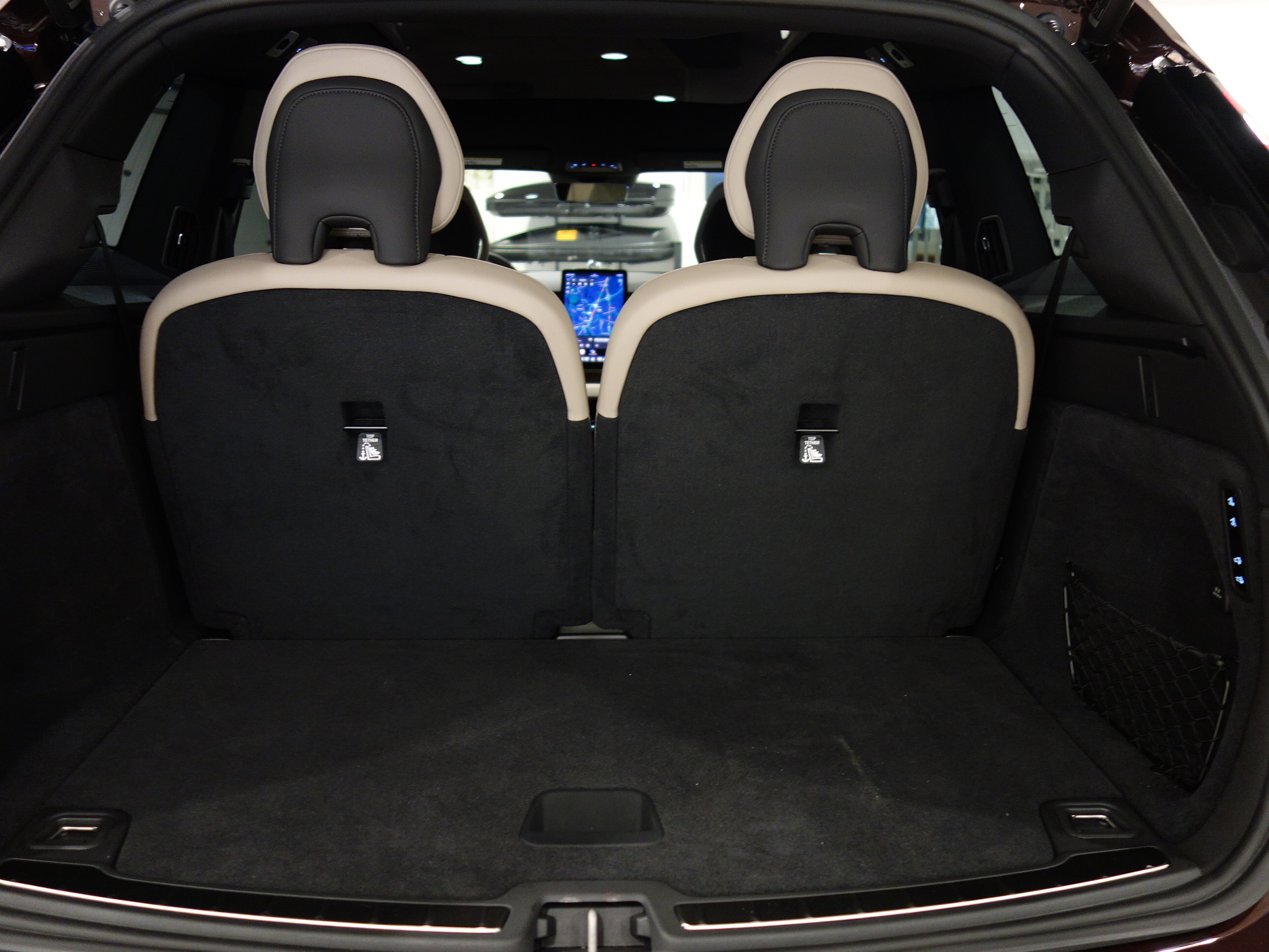 new 2025 Volvo EX90 car, priced at $90,140