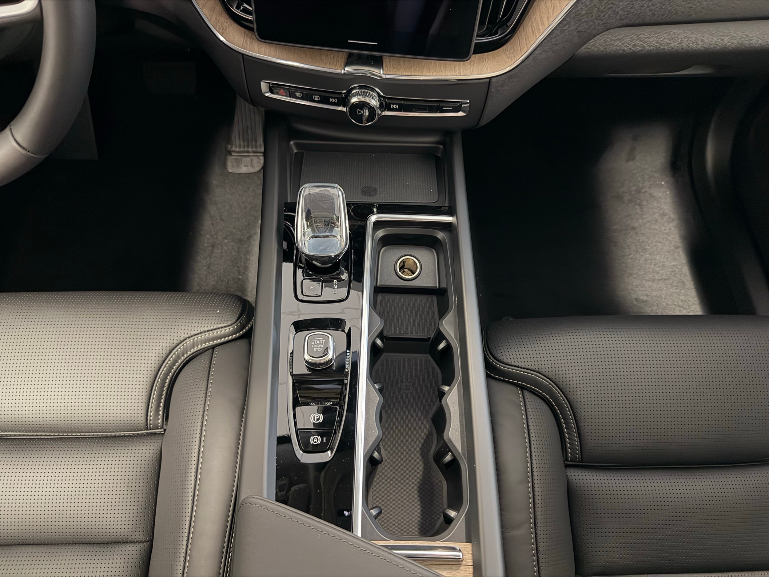 new 2026 Volvo XC60 plug-in hybrid car, priced at $75,235