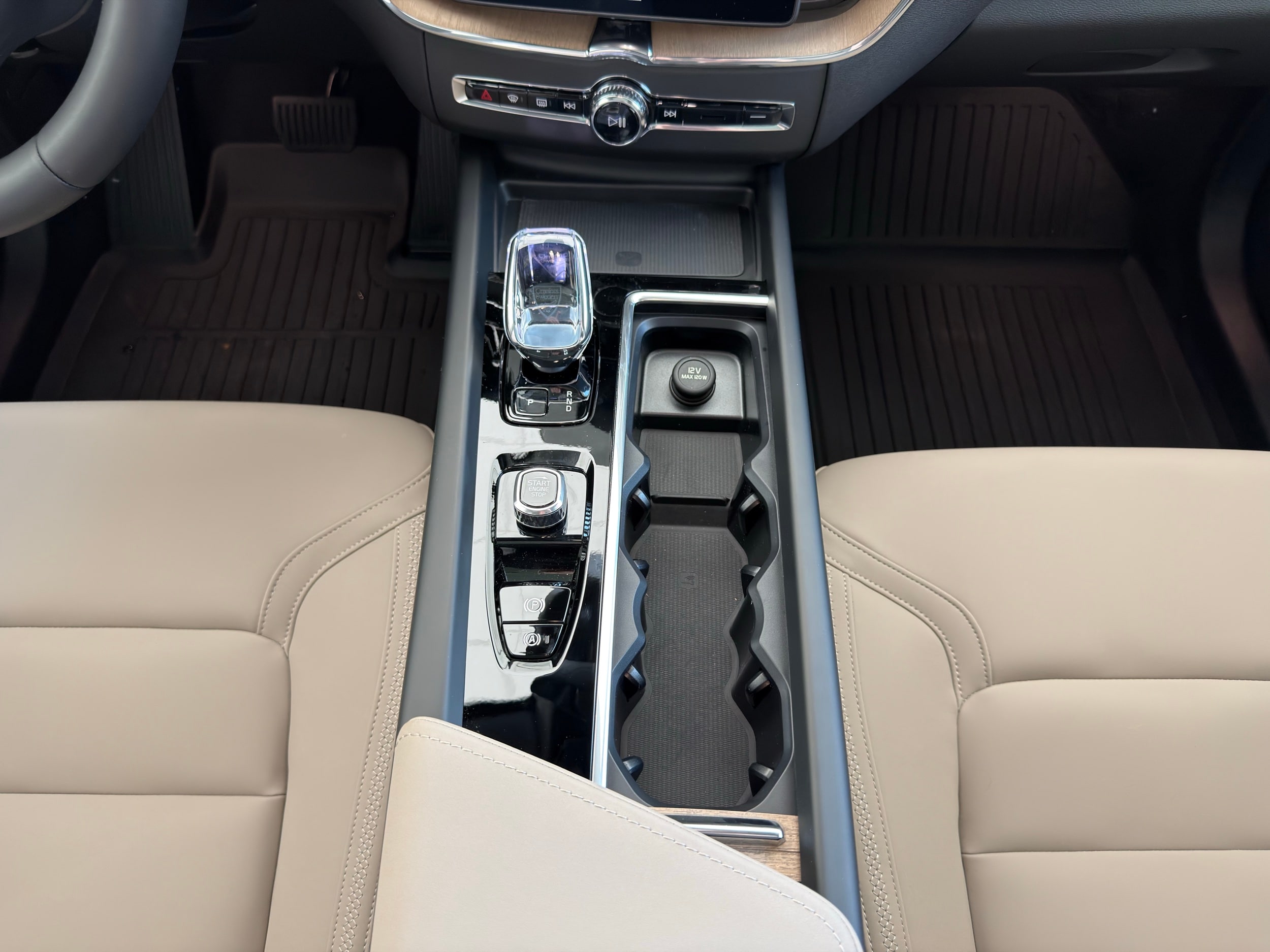 new 2026 Volvo XC60 plug-in hybrid car, priced at $69,285