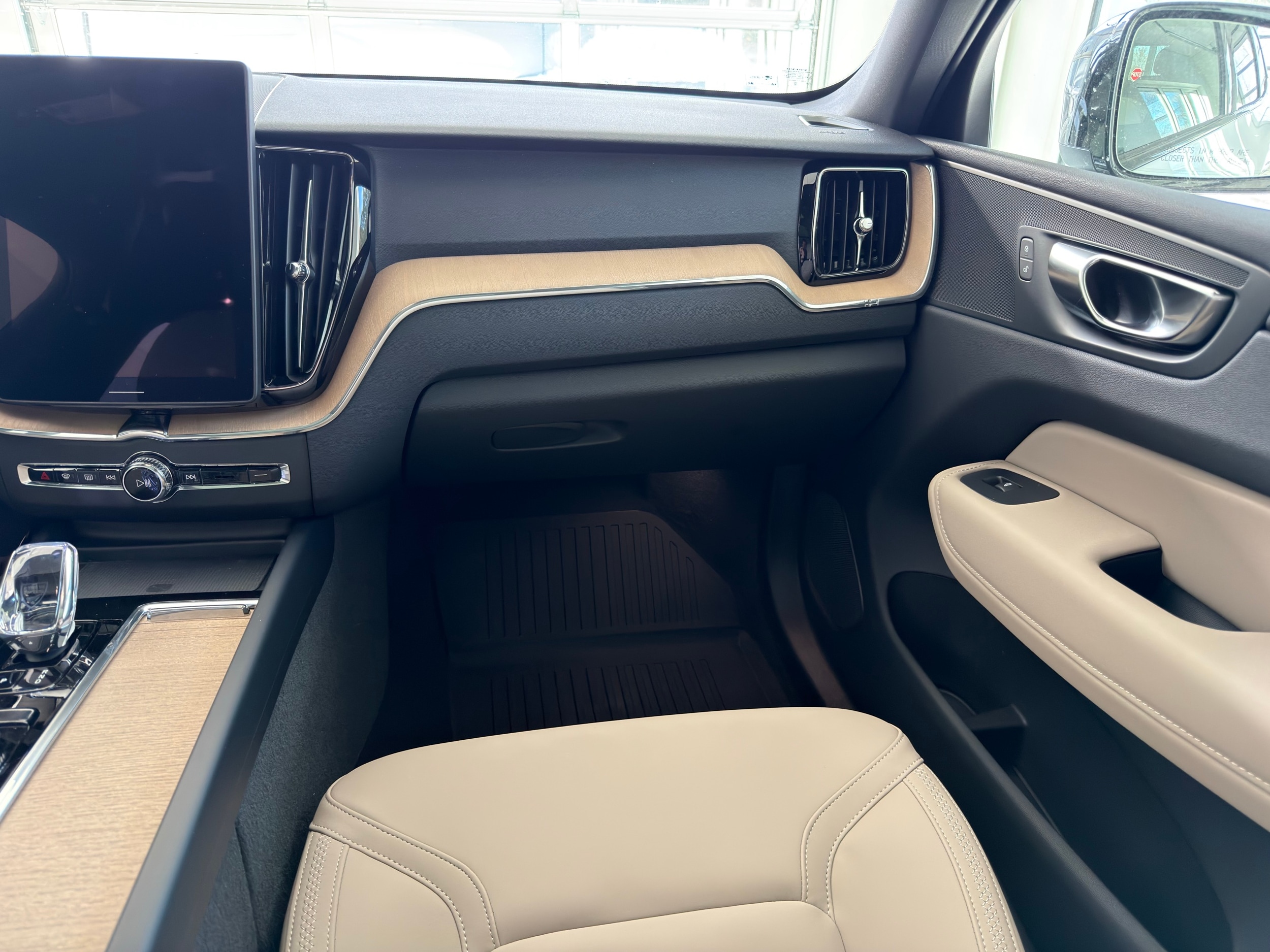 new 2026 Volvo XC60 plug-in hybrid car, priced at $69,285