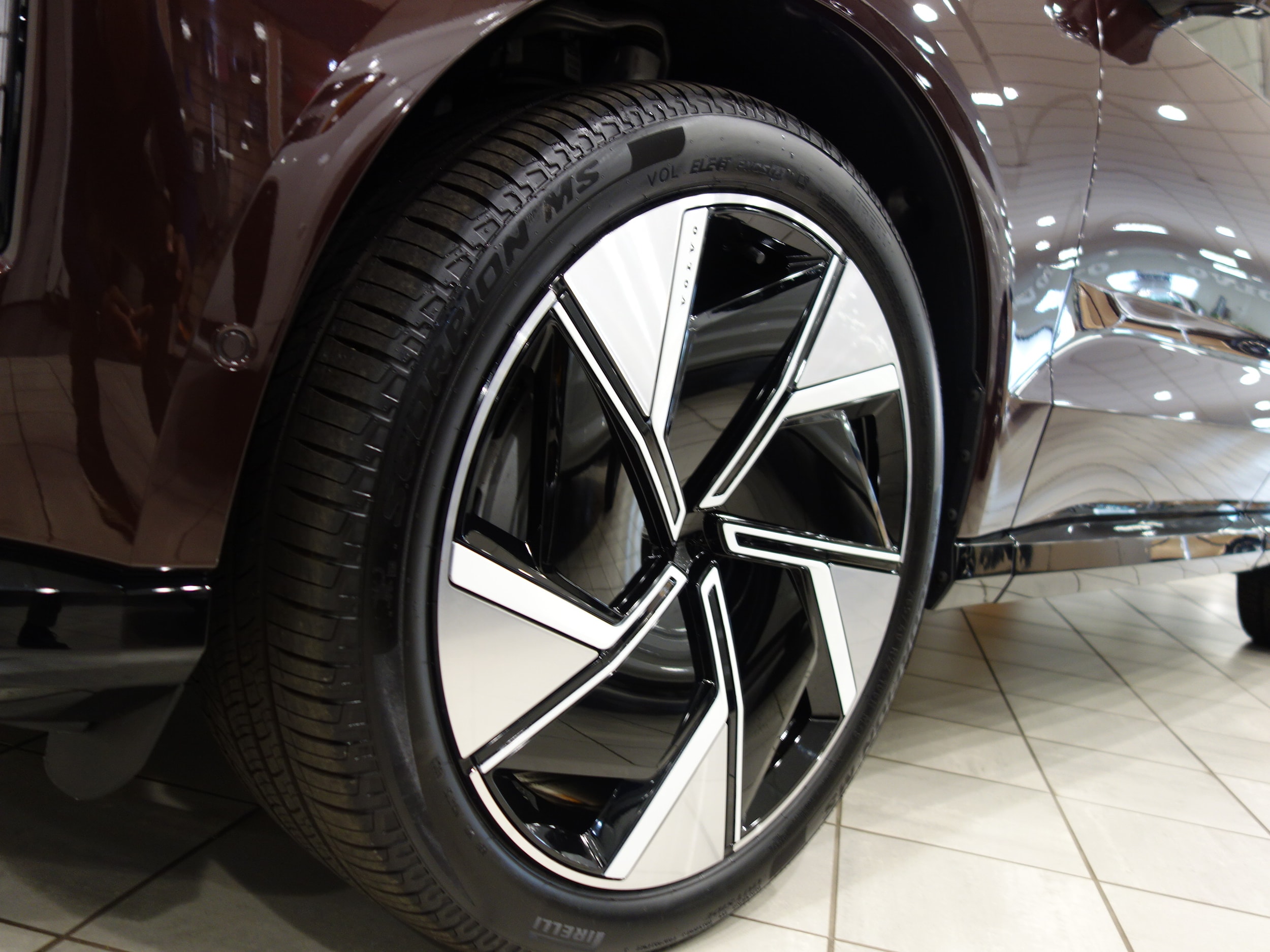 new 2025 Volvo EX90 car, priced at $90,140