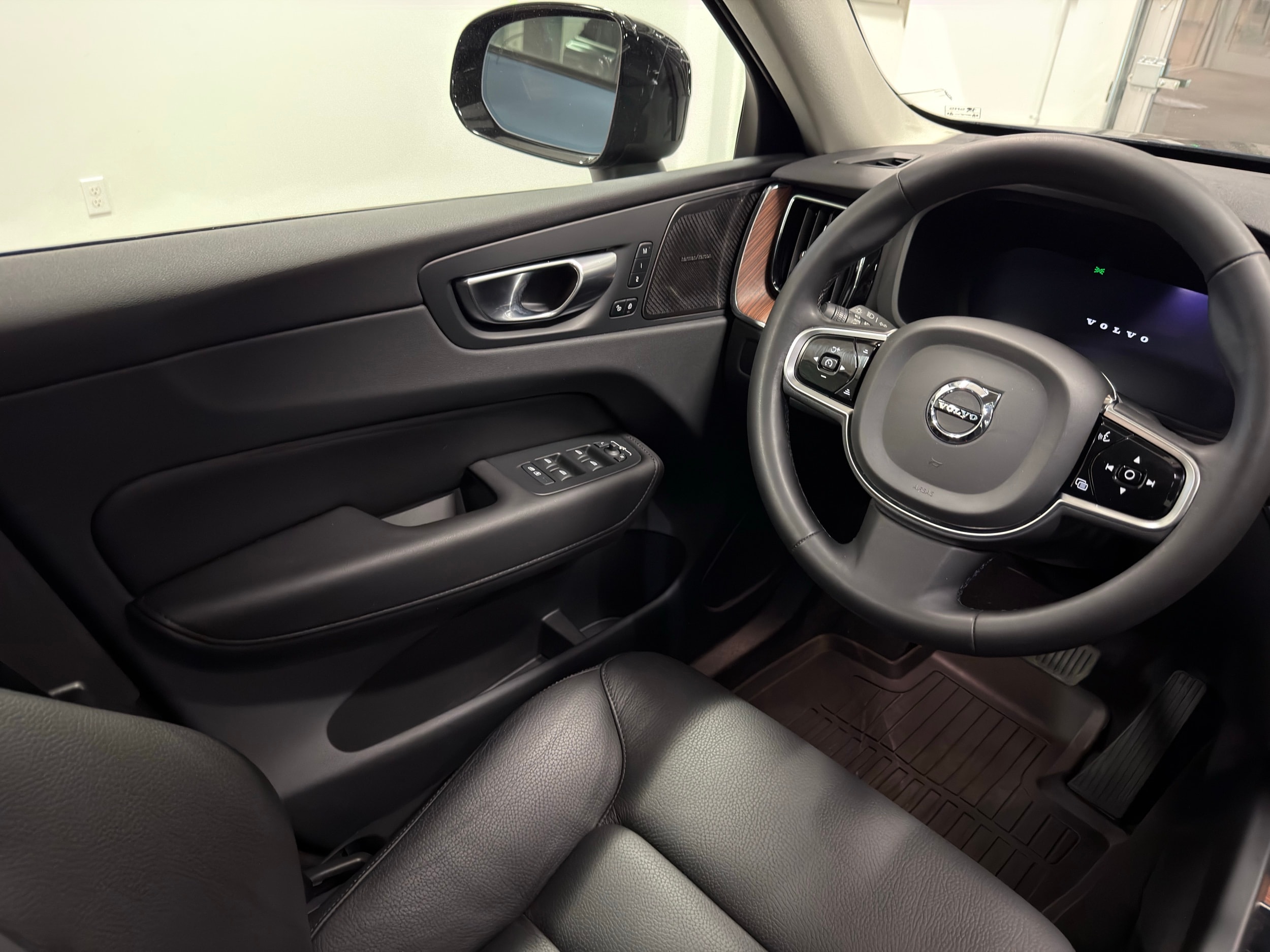 used 2023 Volvo XC60 car, priced at $39,500