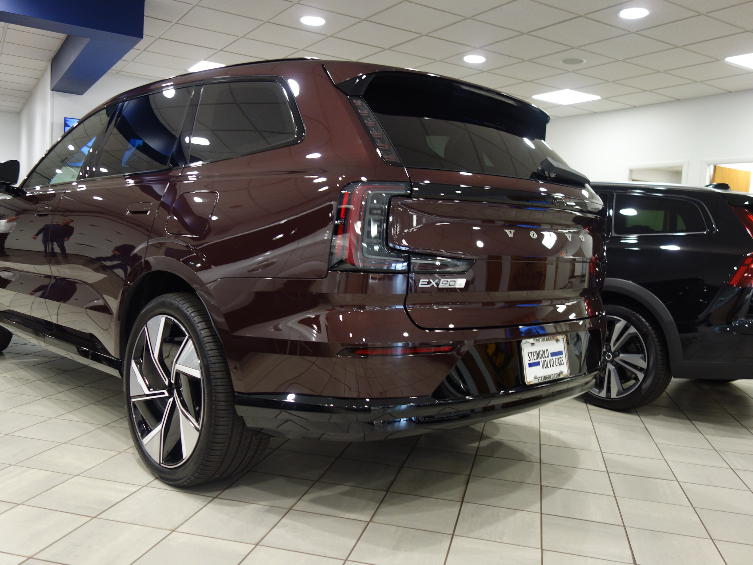 new 2025 Volvo EX90 car, priced at $90,140