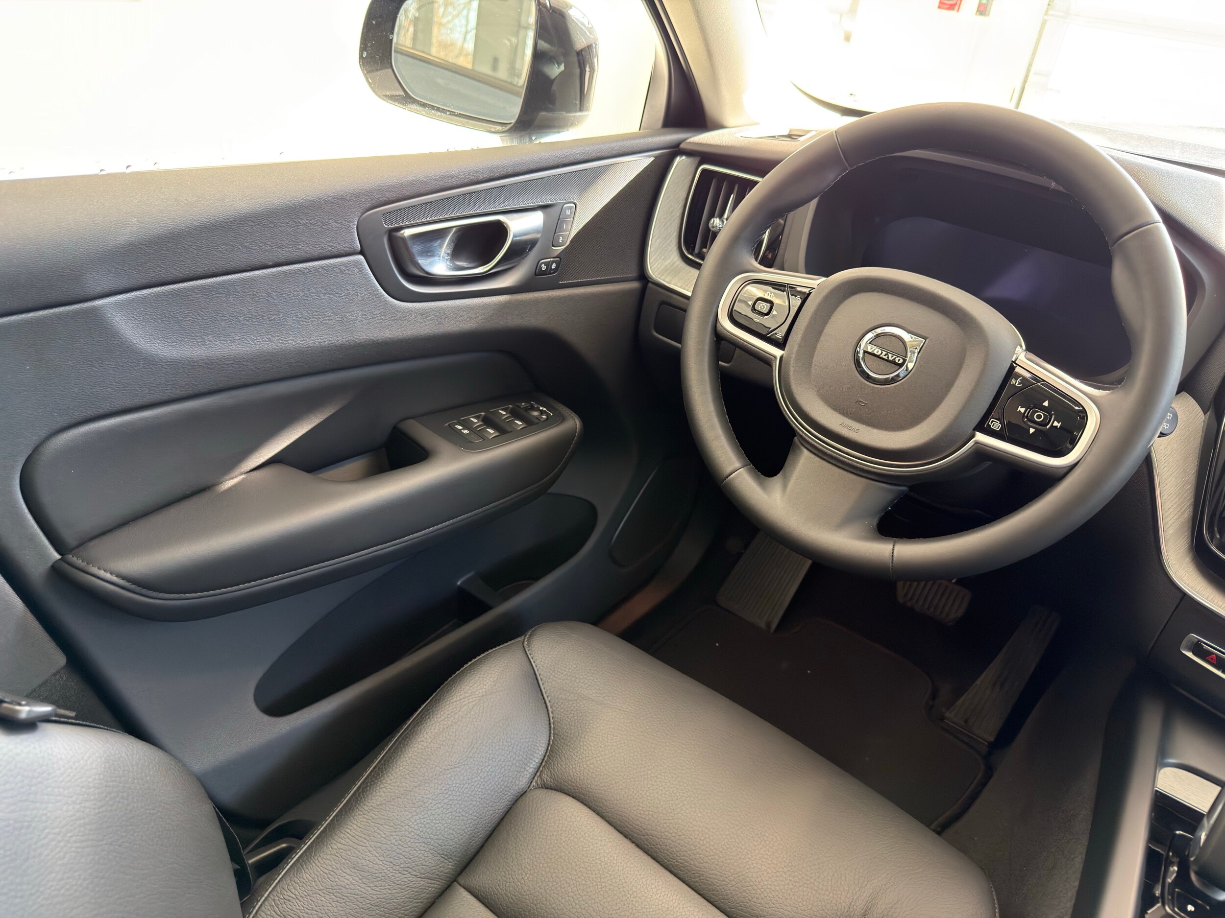 used 2025 Volvo XC60 car, priced at $41,700