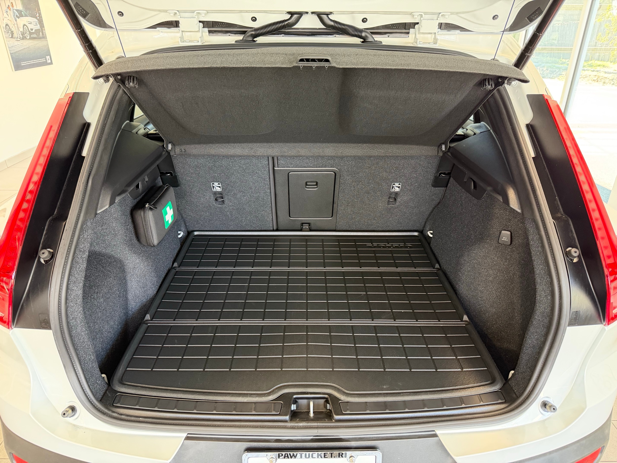 used 2025 Volvo XC40 car, priced at $38,500