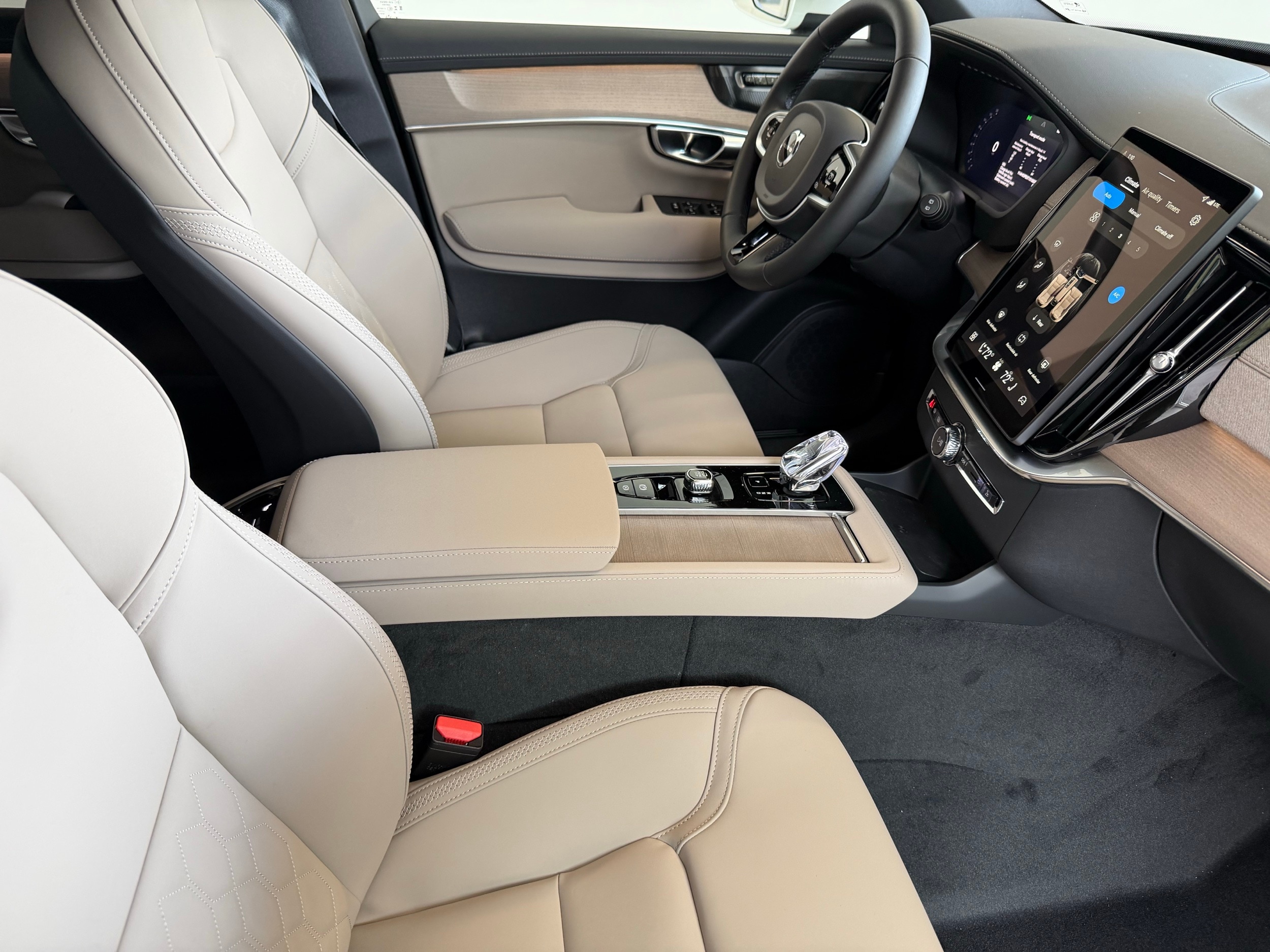 new 2026 Volvo XC90 plug-in hybrid car, priced at $84,180