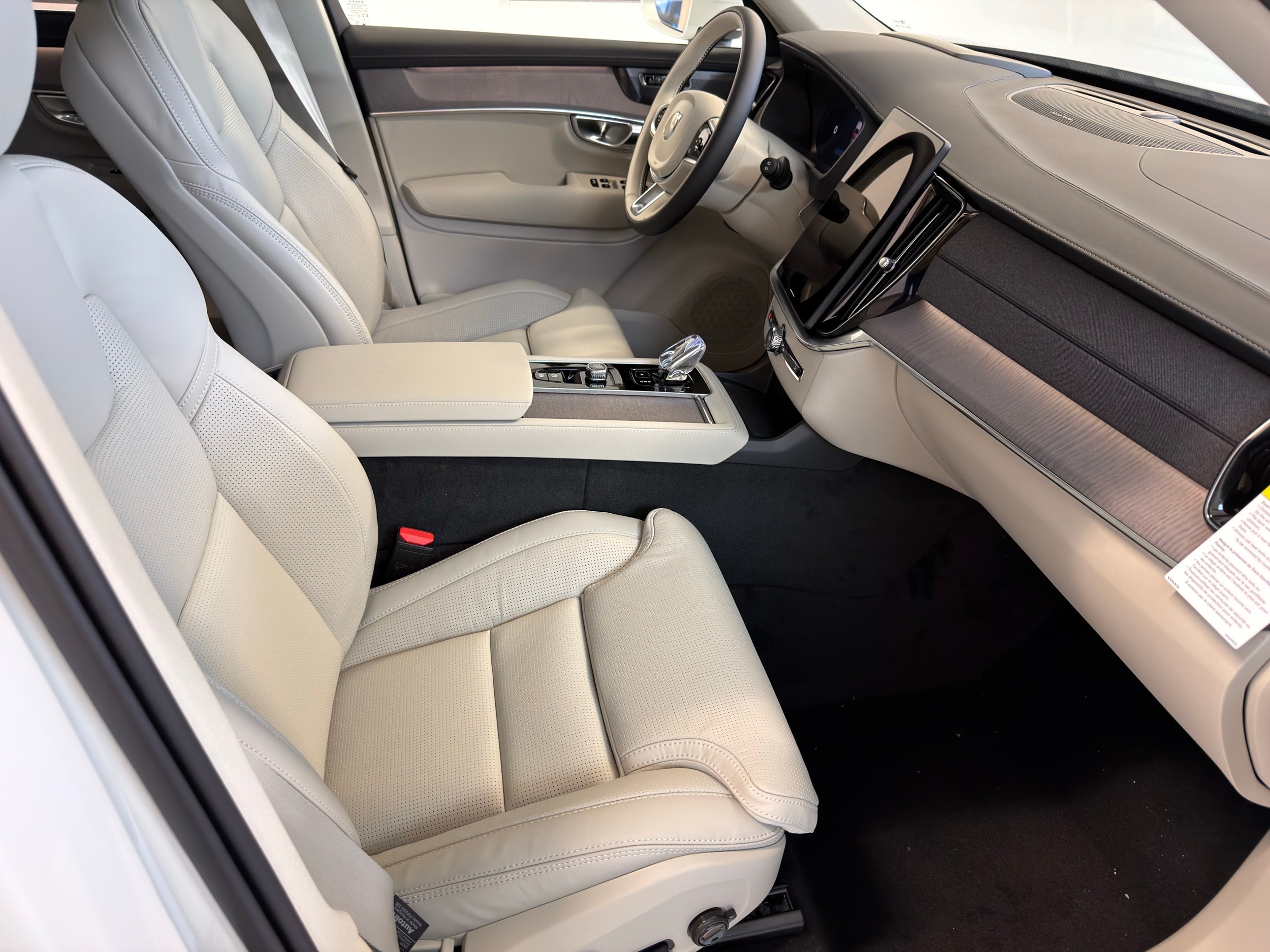 new 2026 Volvo XC90 plug-in hybrid car, priced at $85,625