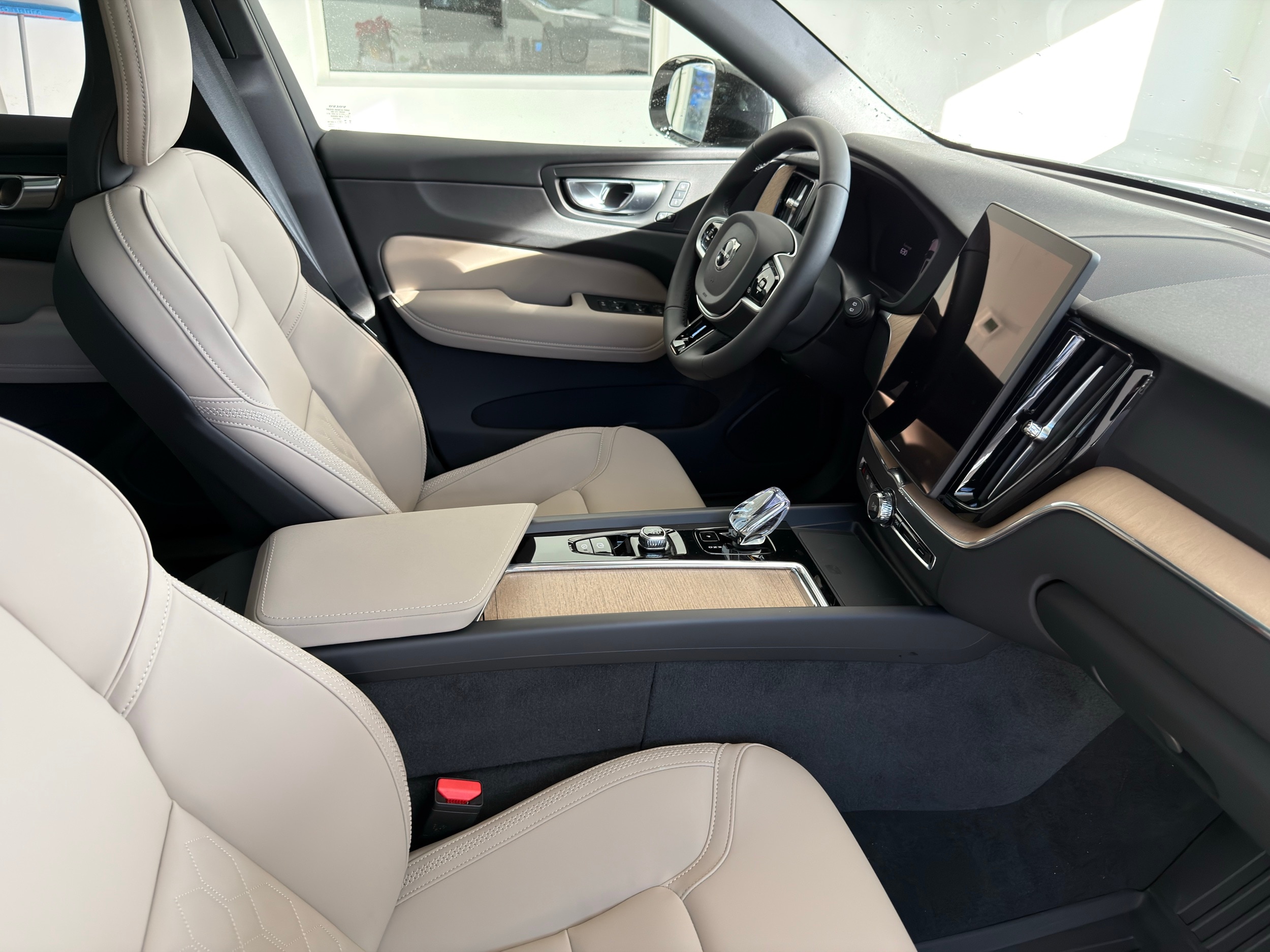 new 2026 Volvo XC60 plug-in hybrid car, priced at $69,285