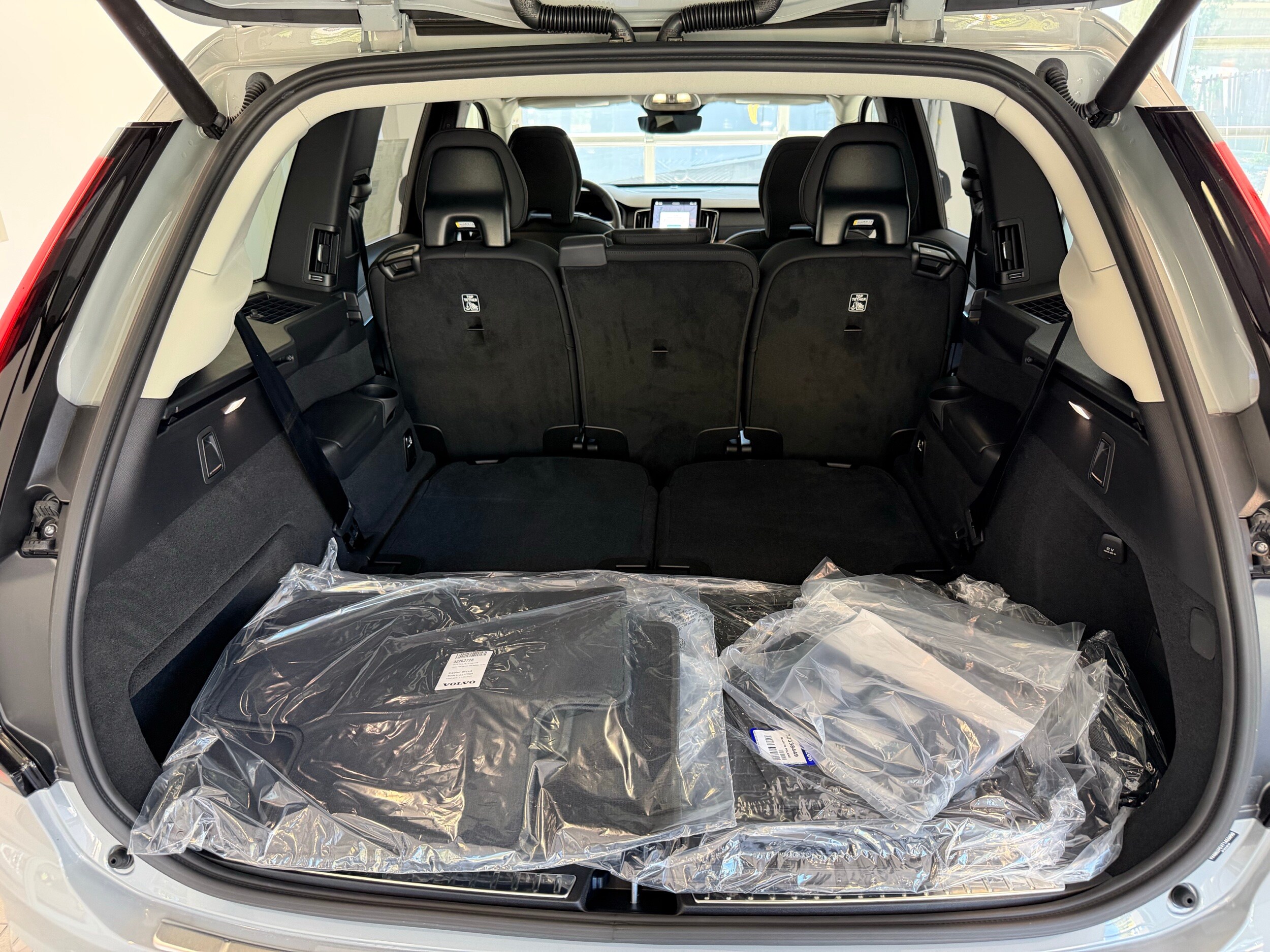 2026 Volvo XC90 Plus - Photo 32