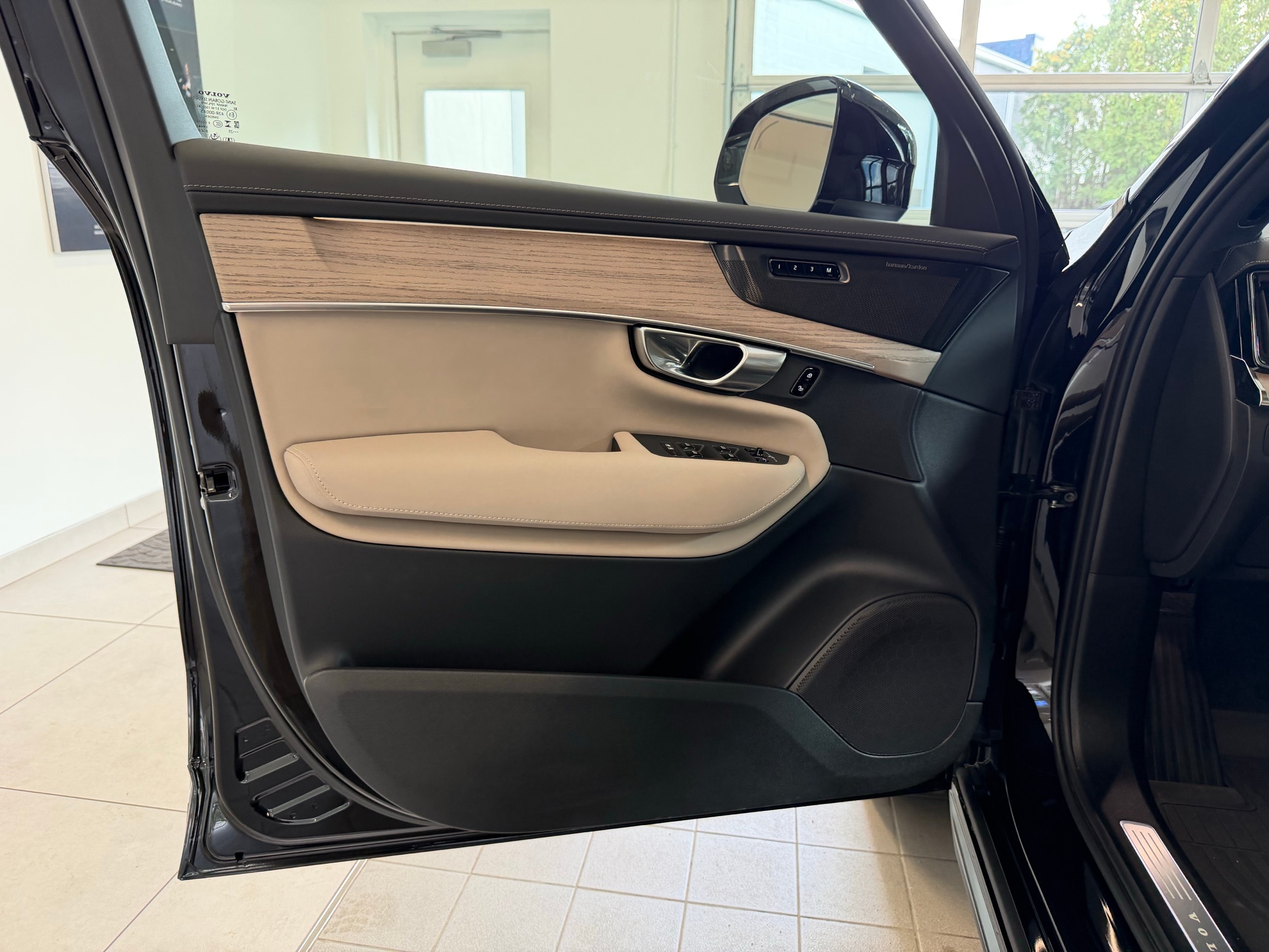 2026 Volvo XC90 Ultra - Photo 14